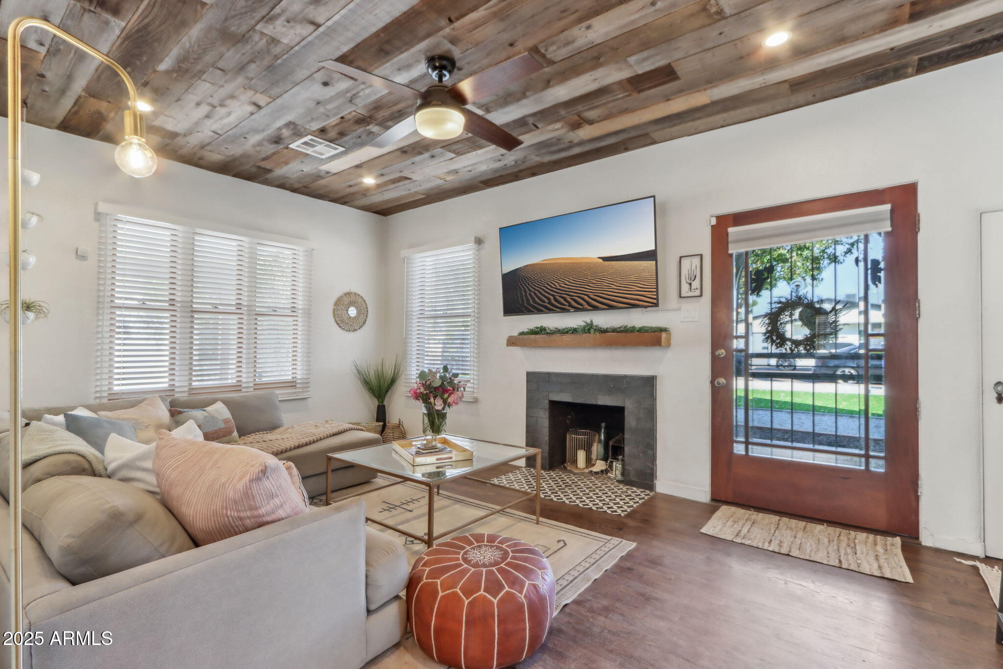 2209 E WELDON Avenue