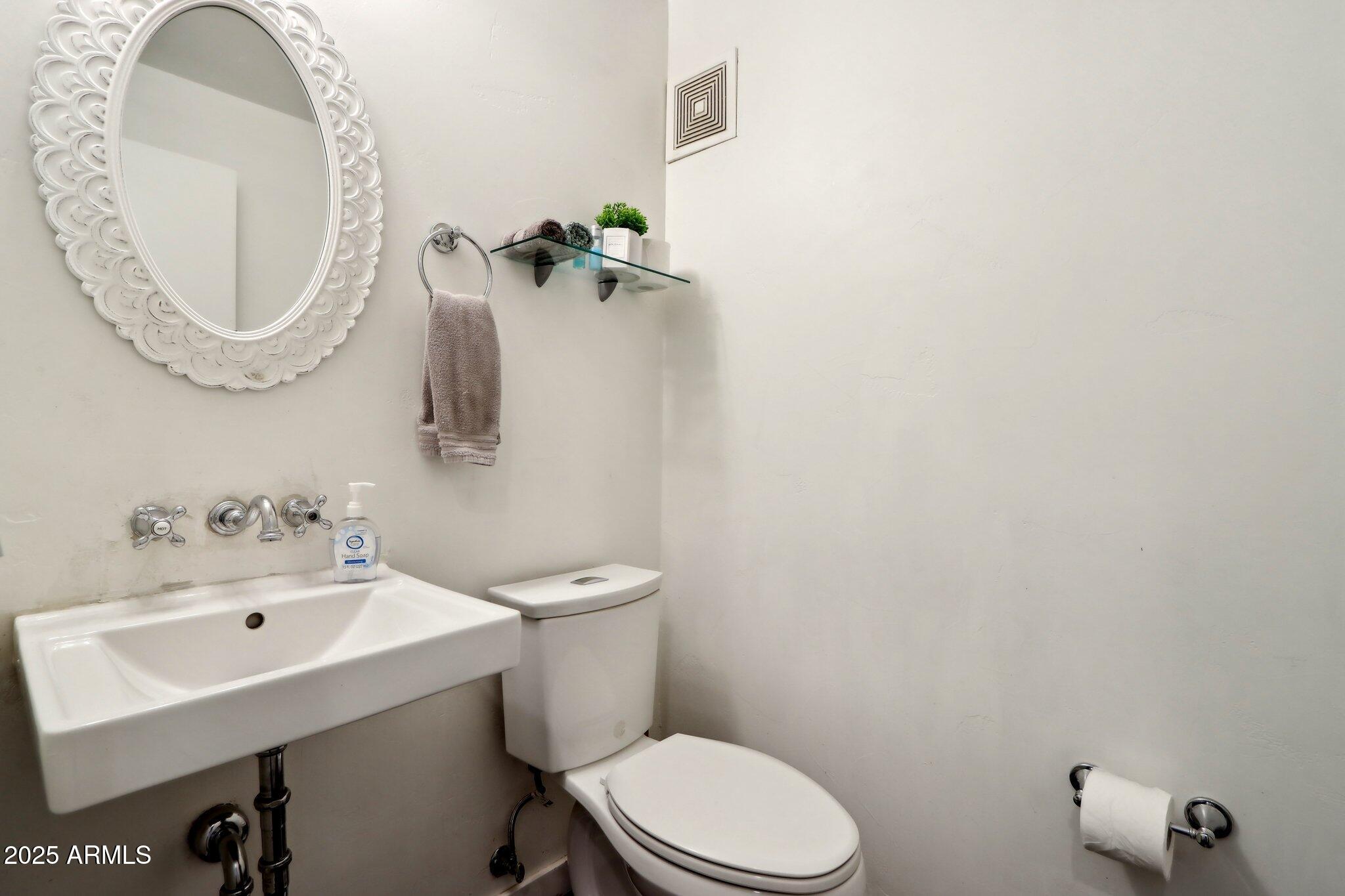 2209 E WELDON Avenue