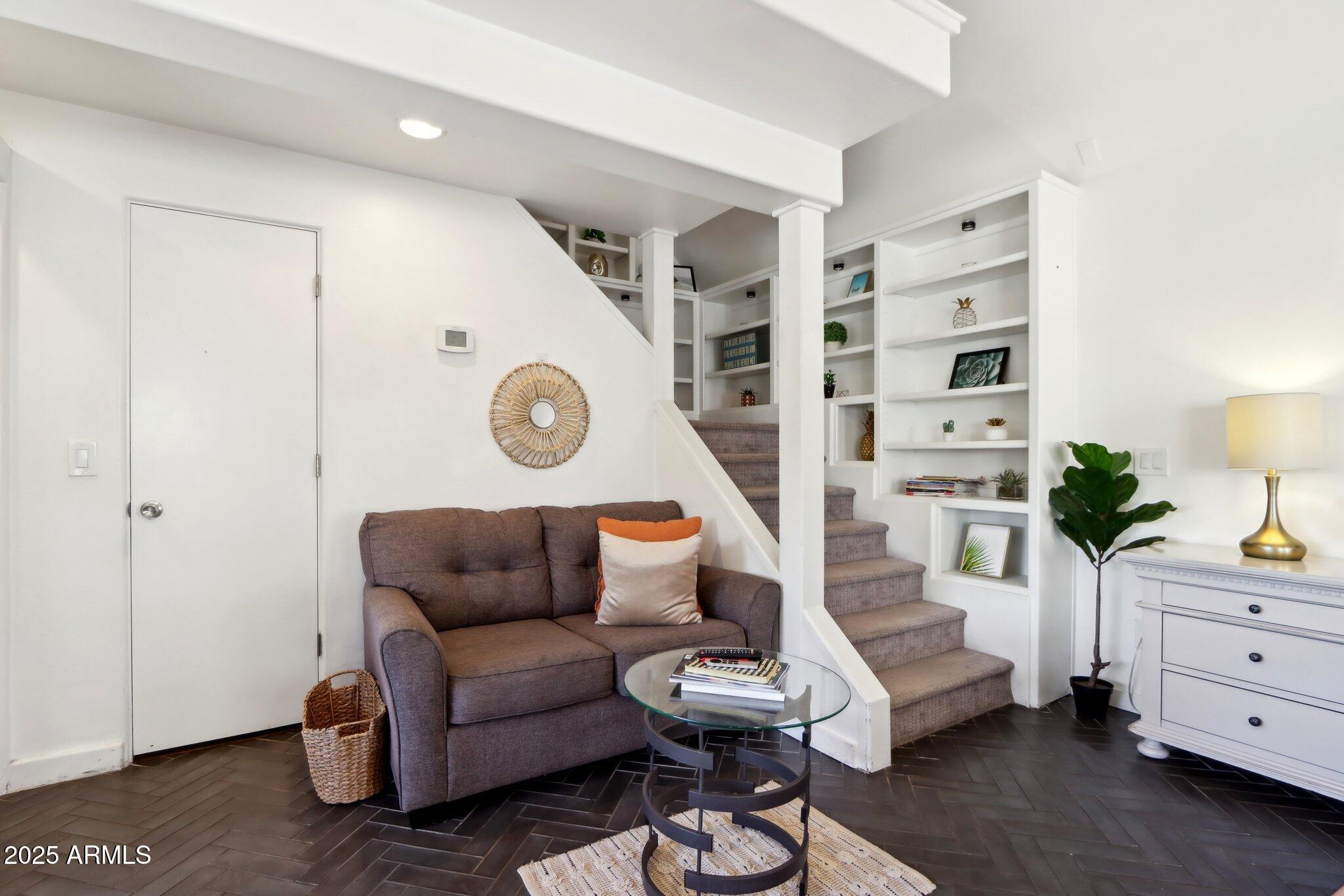 2209 E WELDON Avenue