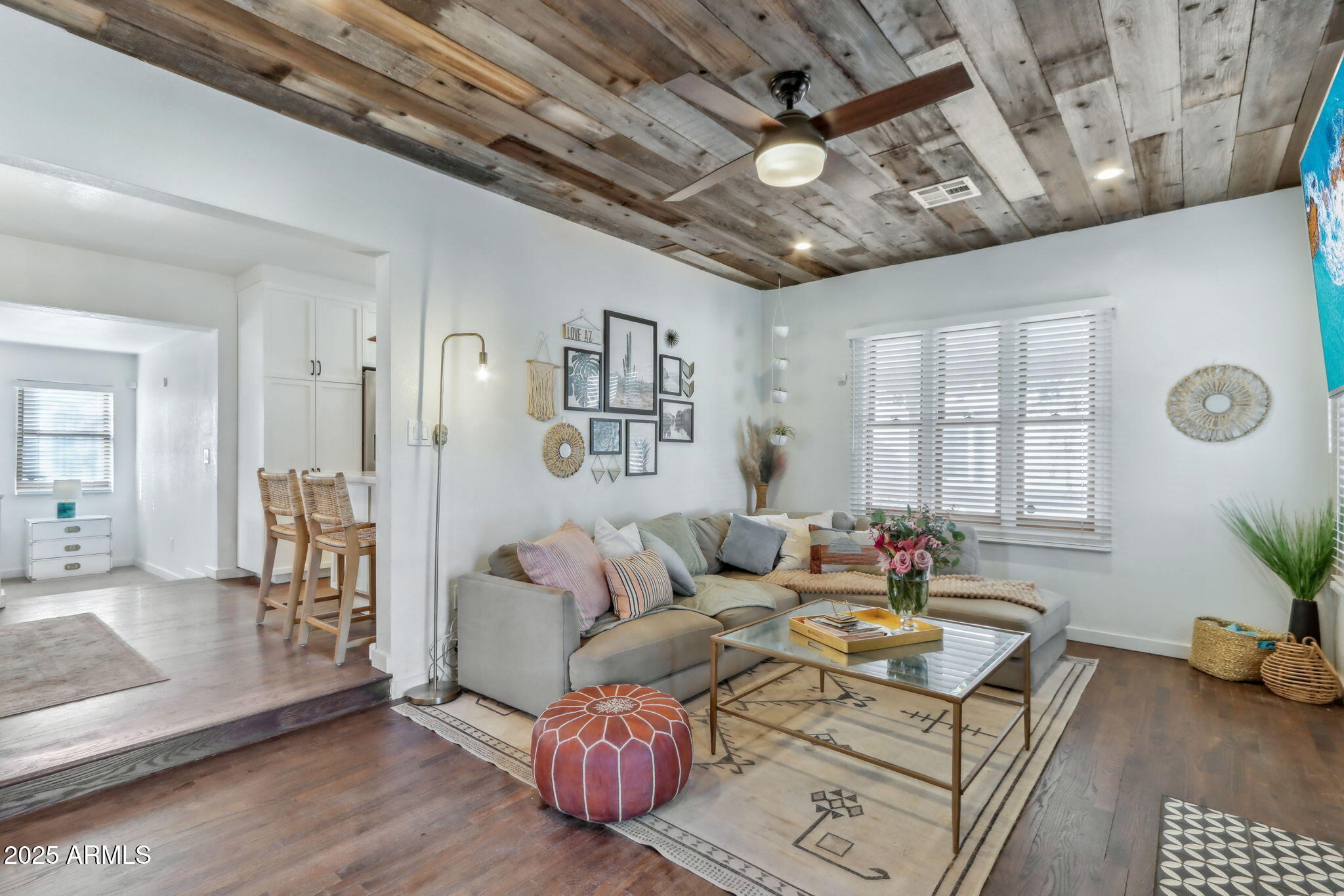 2209 E WELDON Avenue