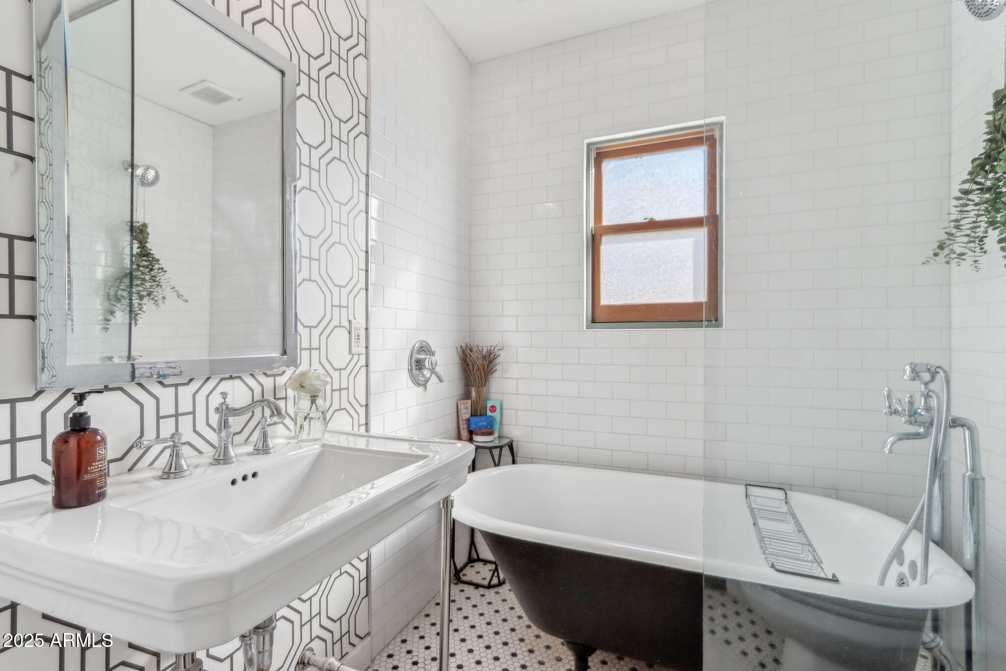 2209 E WELDON Avenue