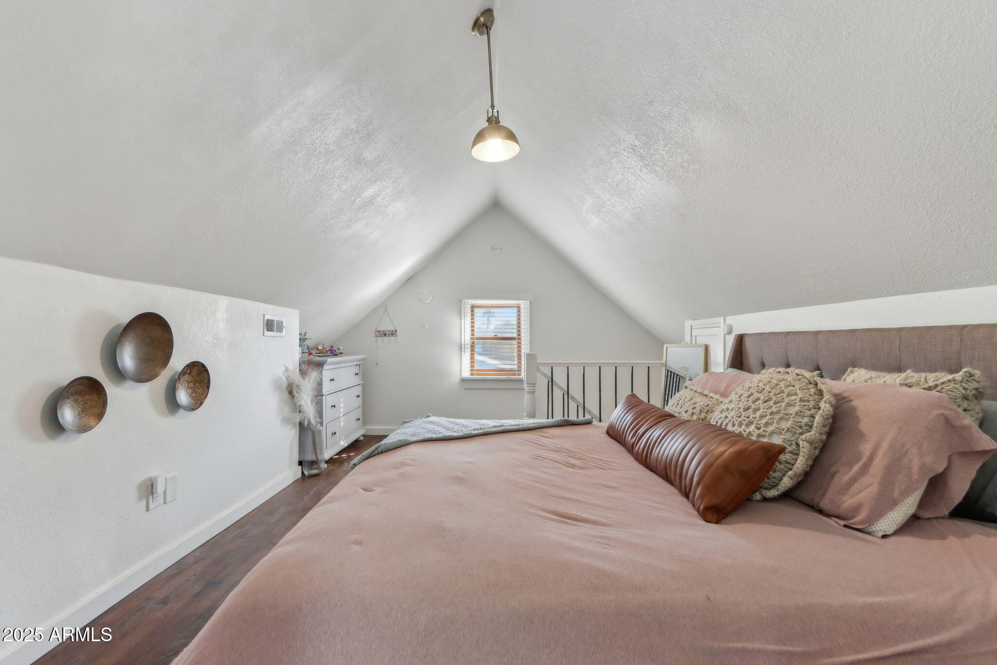 2209 E WELDON Avenue