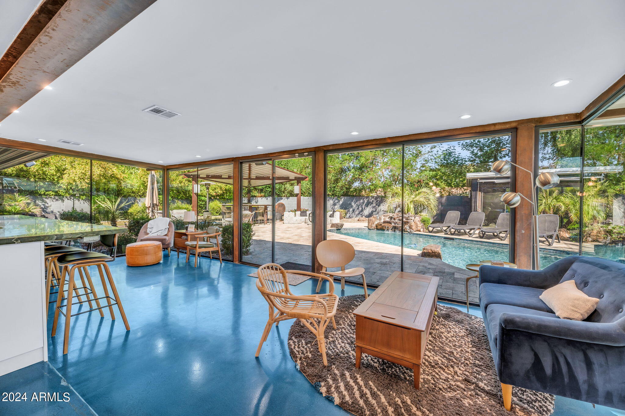 324 W NORTHERN Avenue