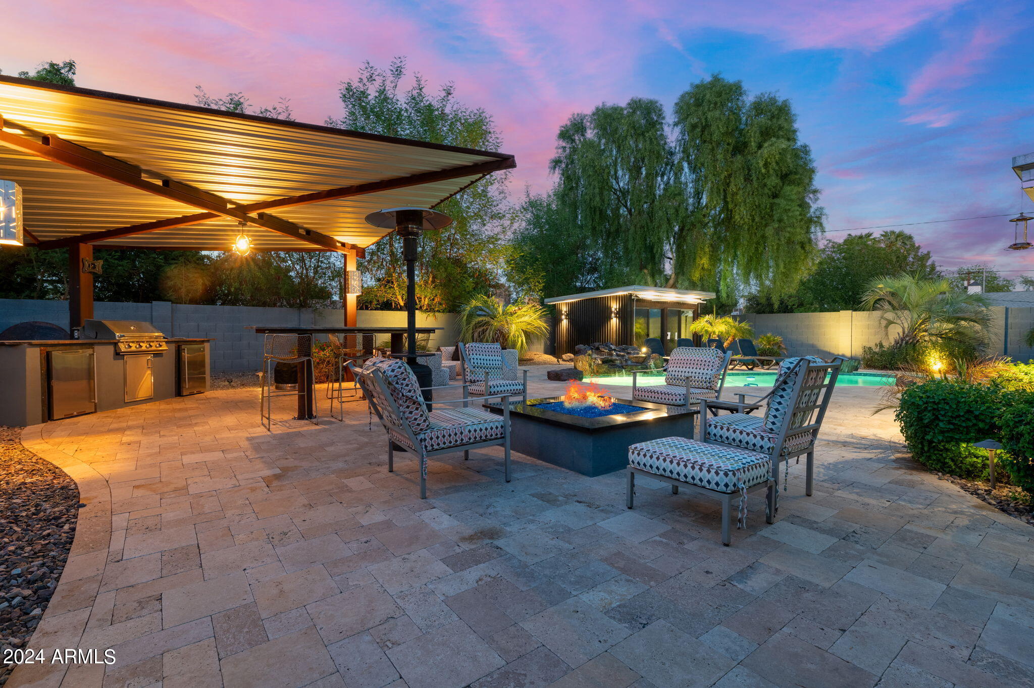 324 W NORTHERN Avenue