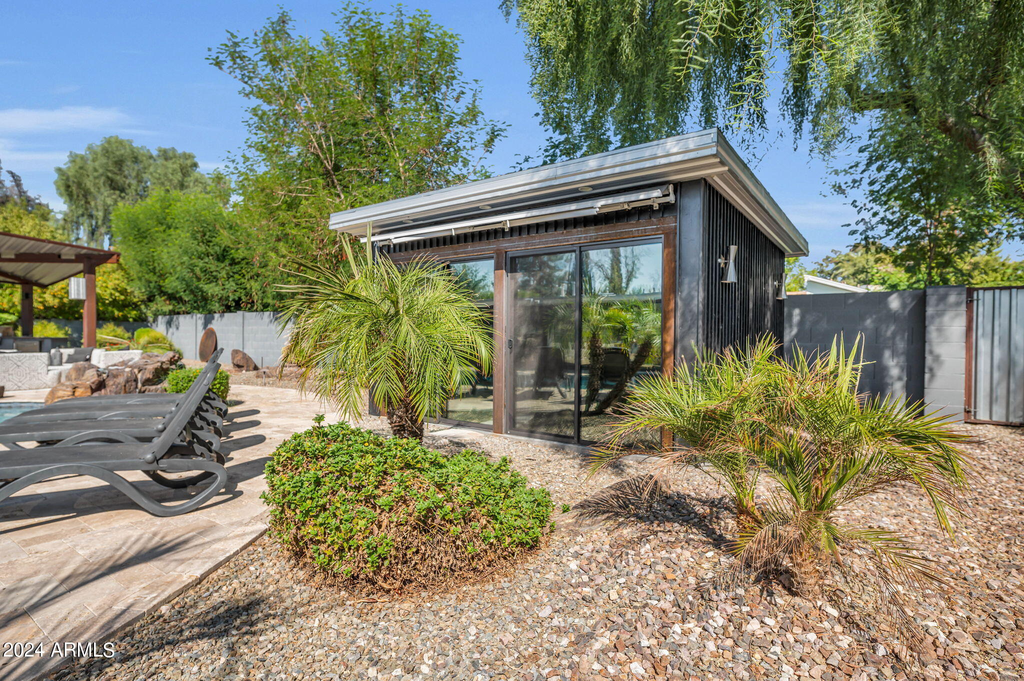 324 W NORTHERN Avenue