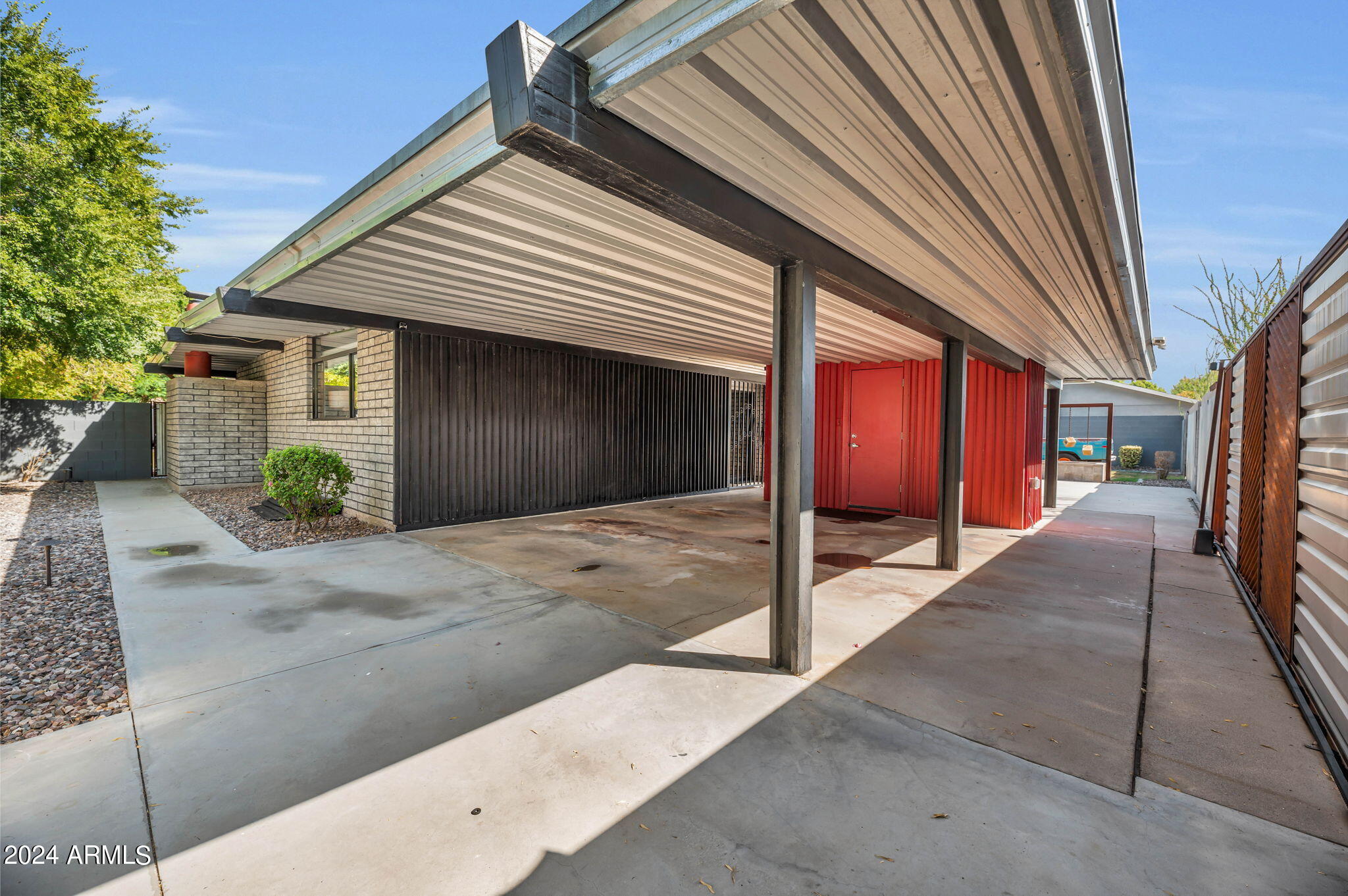 324 W NORTHERN Avenue