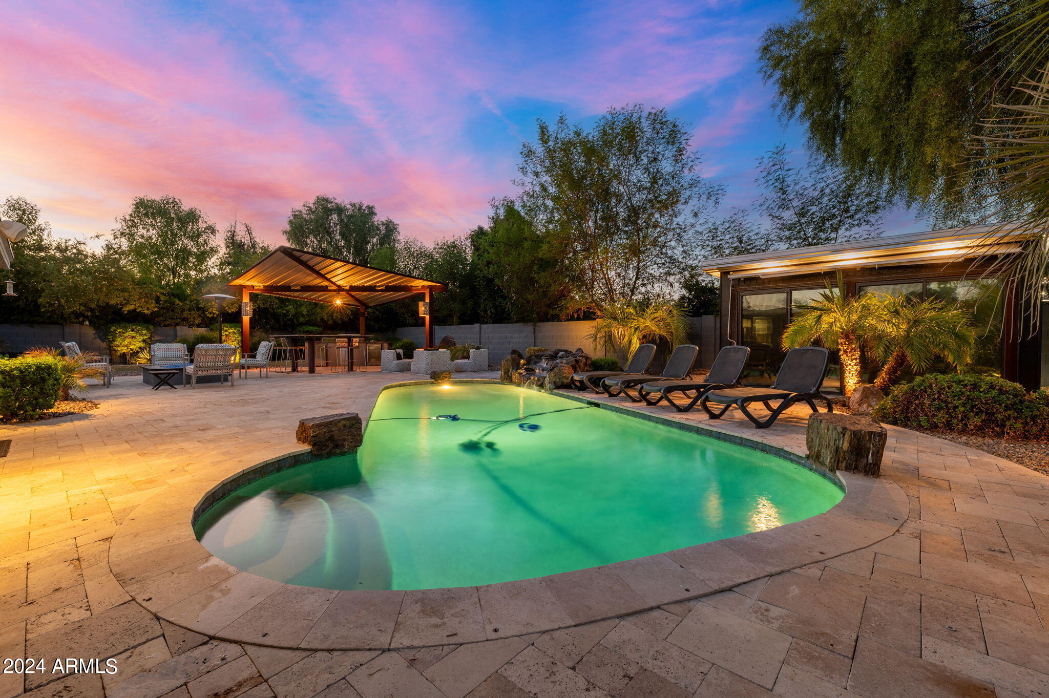 324 W NORTHERN Avenue