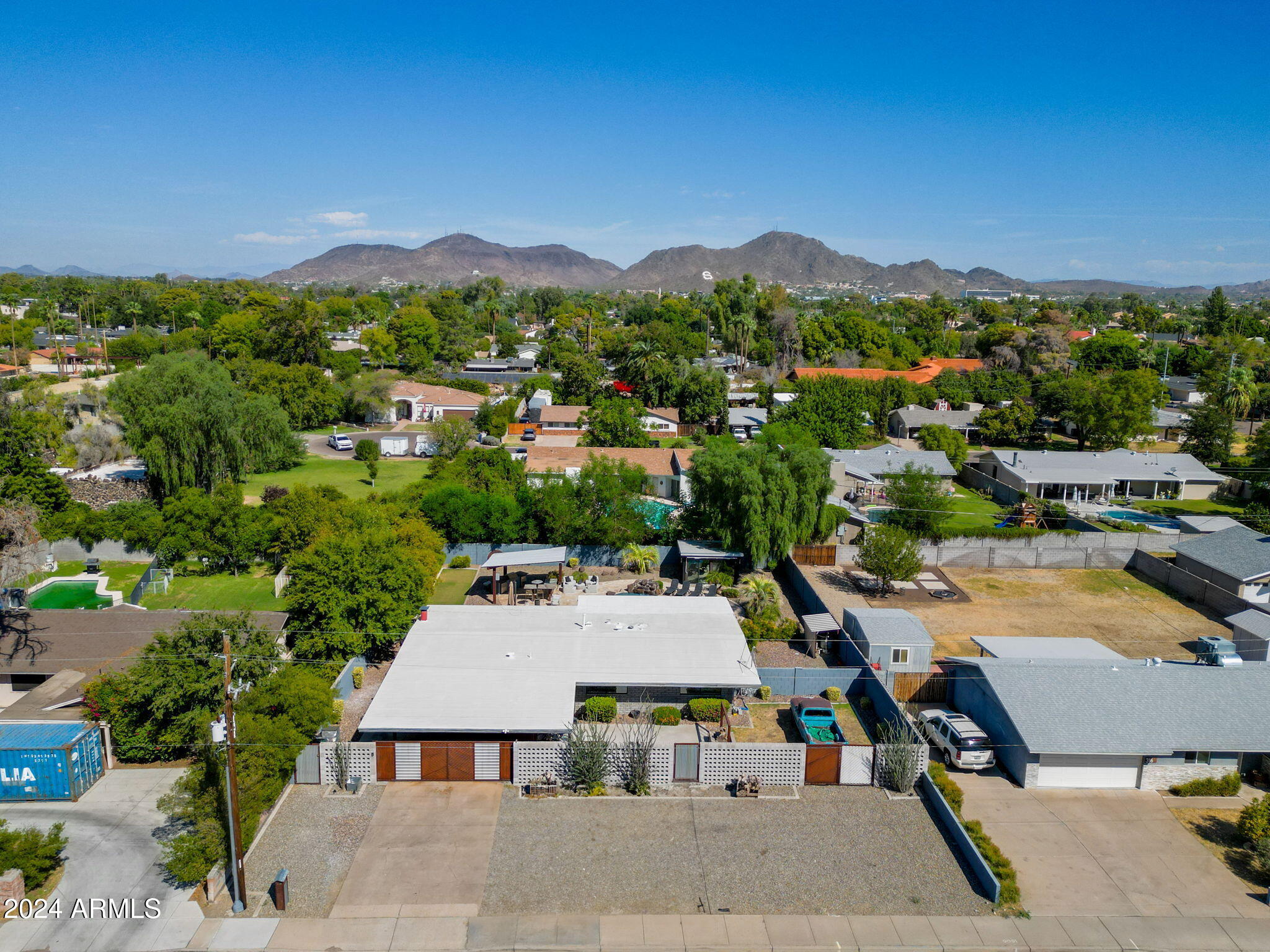 324 W NORTHERN Avenue