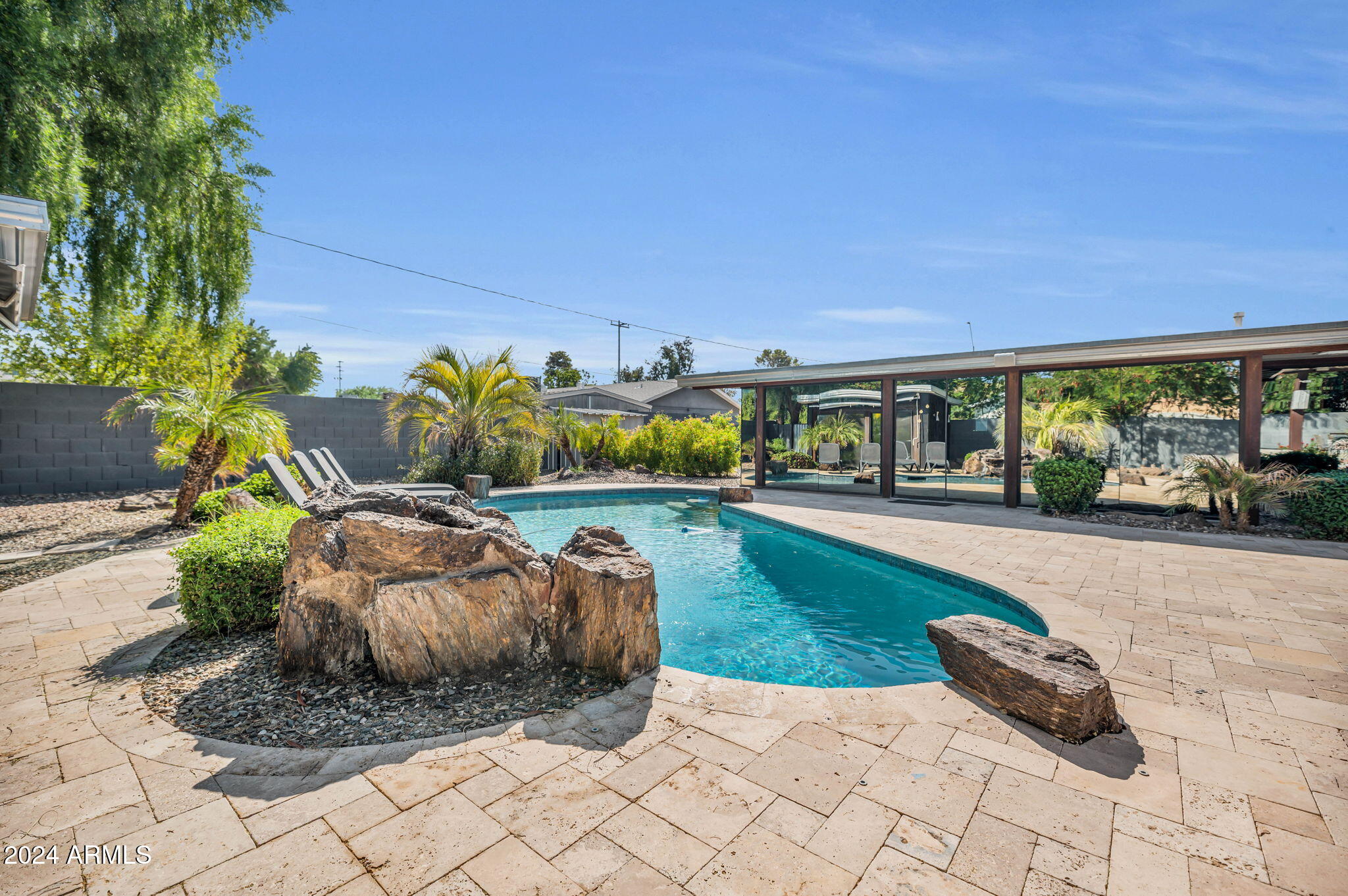 324 W NORTHERN Avenue