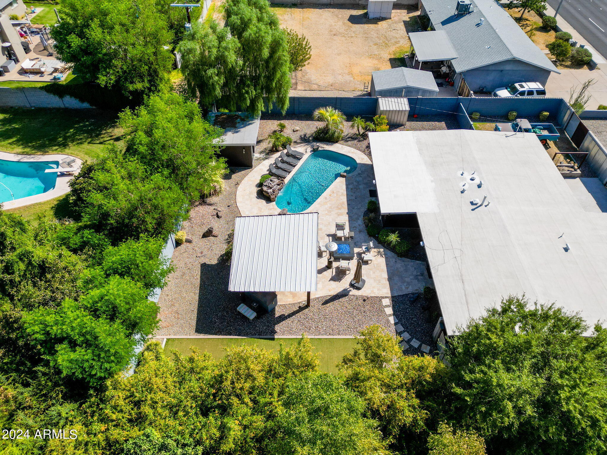 324 W NORTHERN Avenue