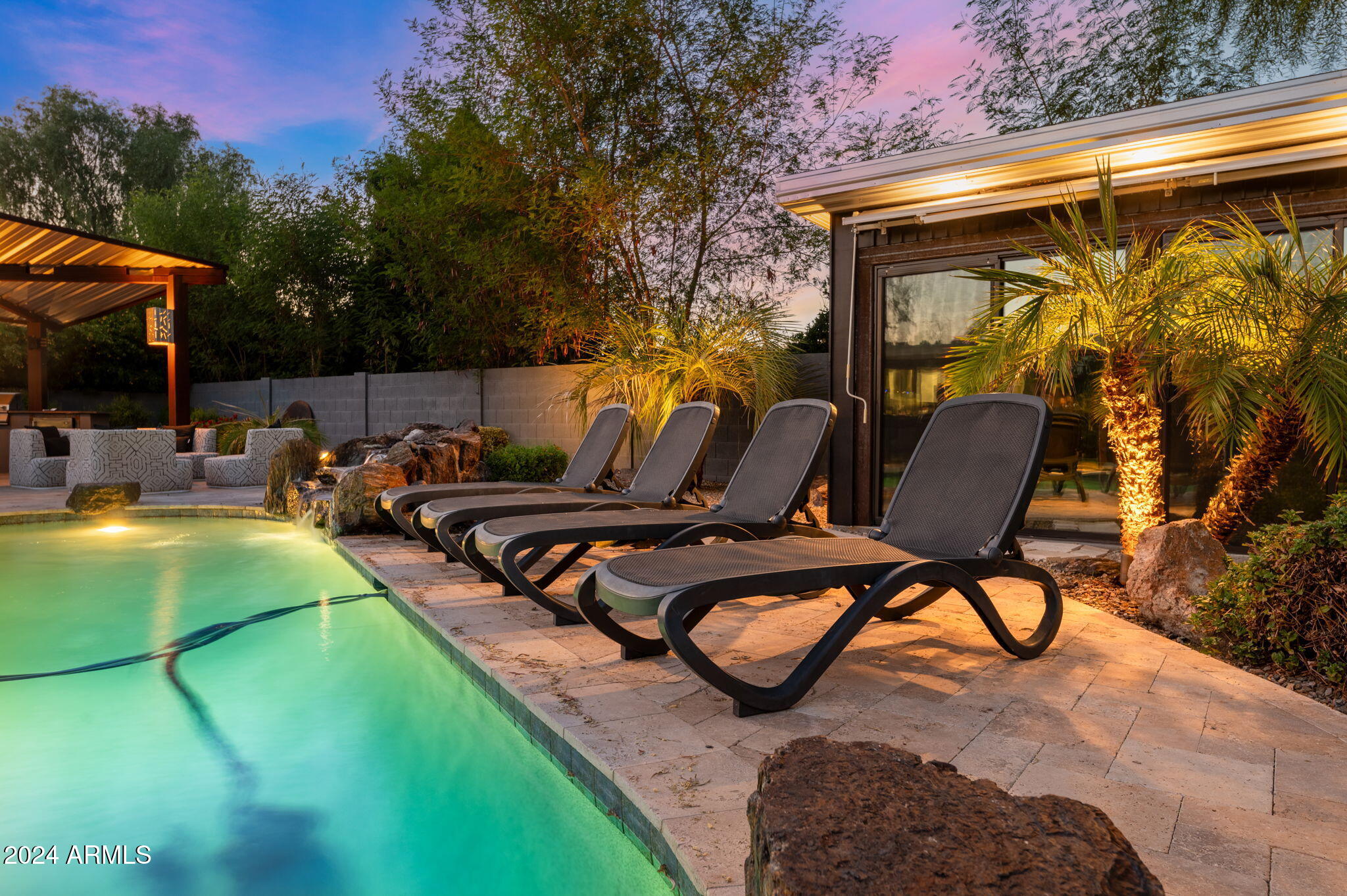 324 W NORTHERN Avenue