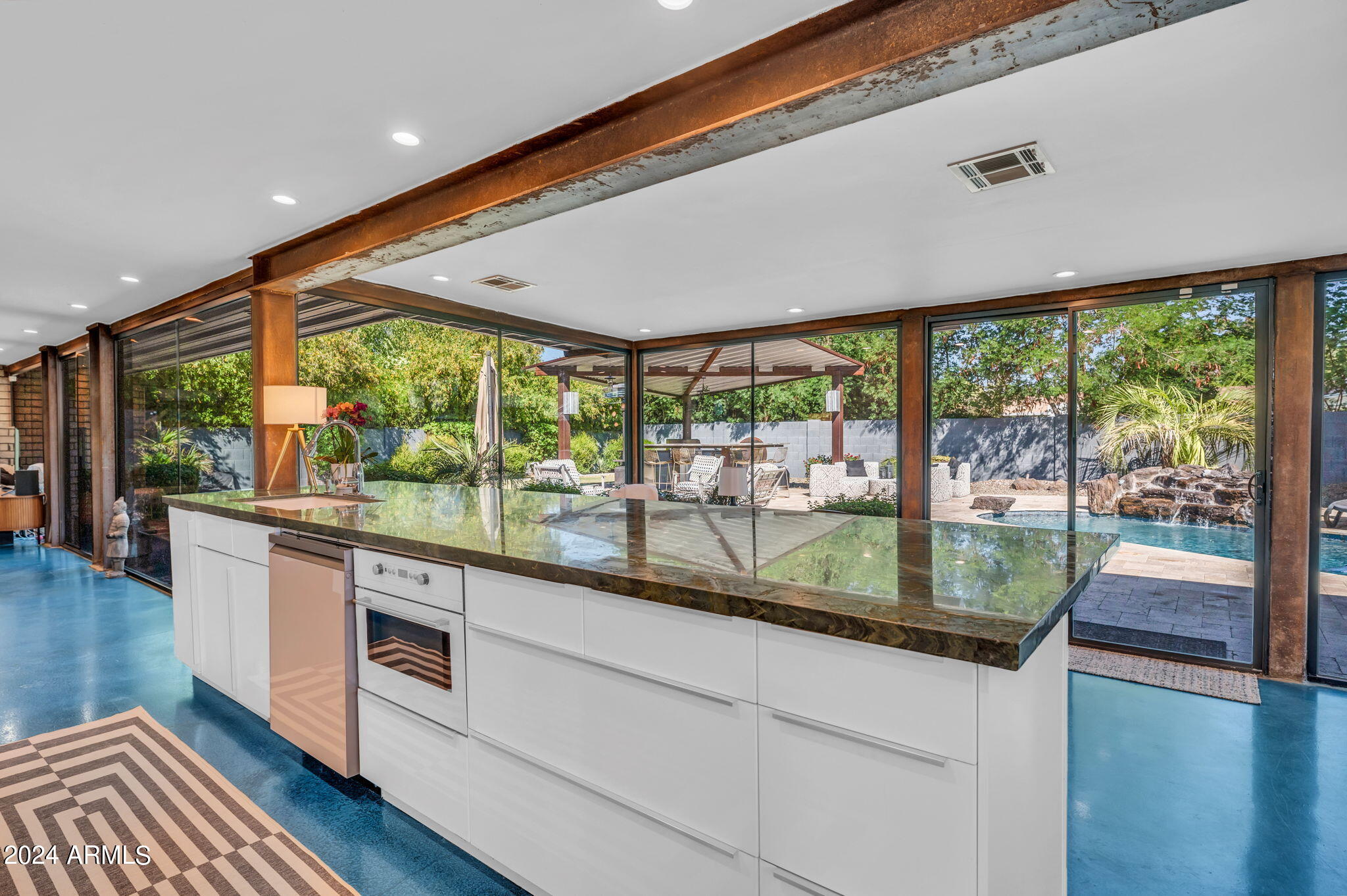 324 W NORTHERN Avenue