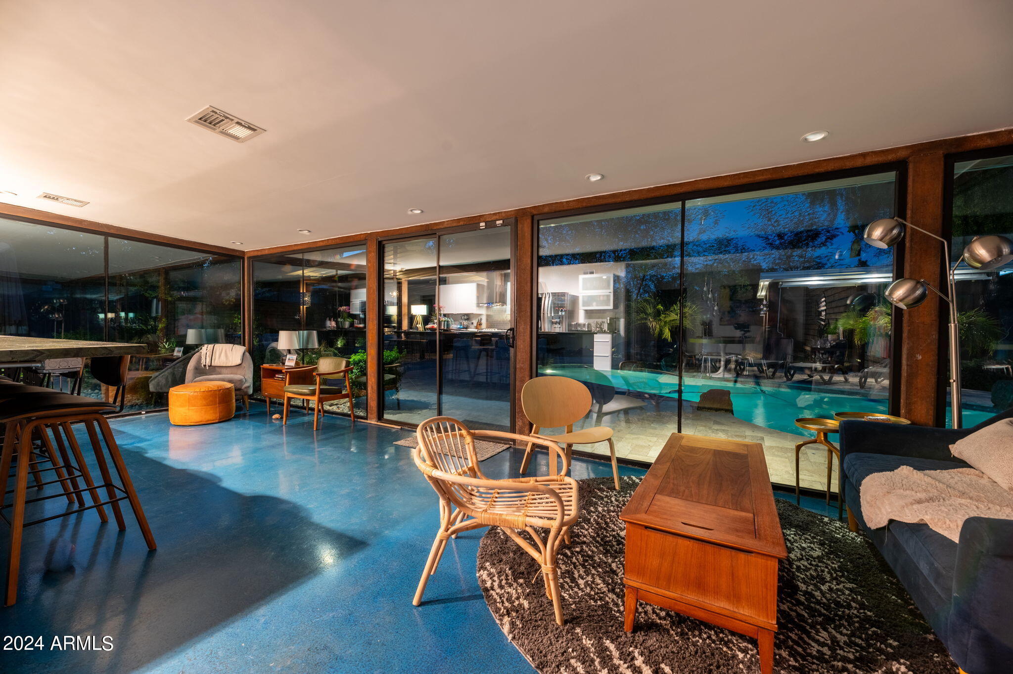 324 W NORTHERN Avenue