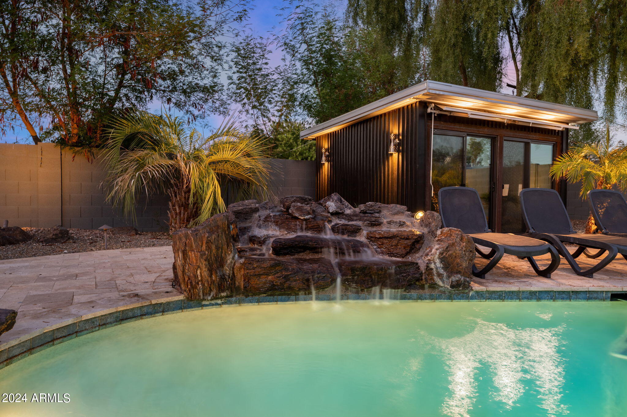 324 W NORTHERN Avenue