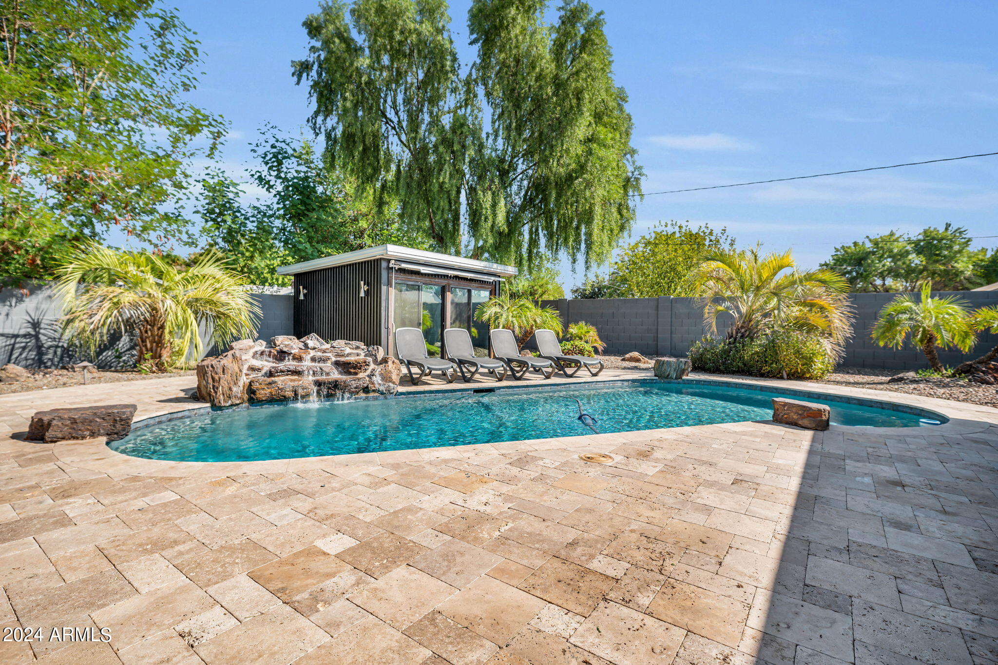 324 W NORTHERN Avenue