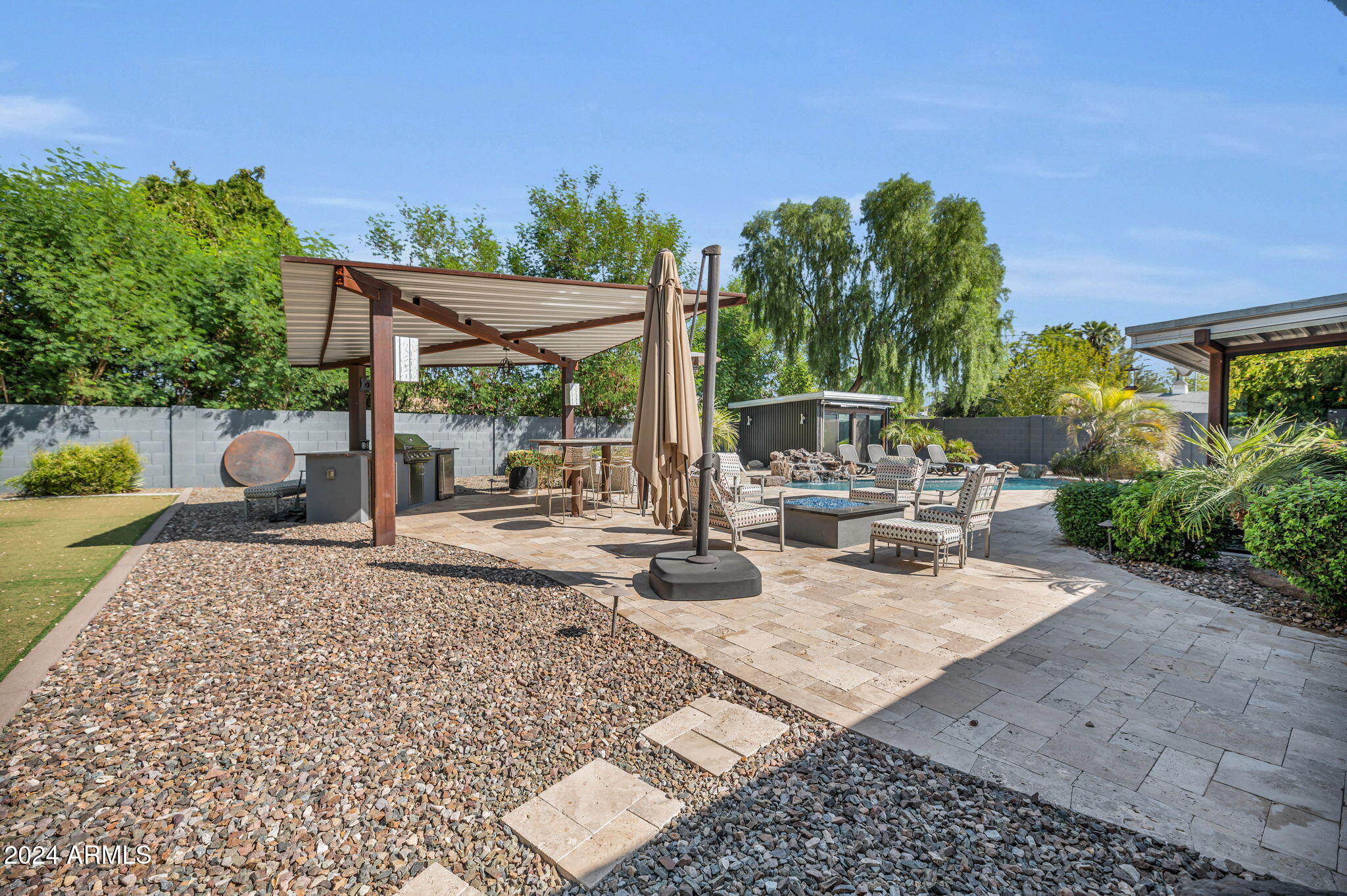 324 W NORTHERN Avenue