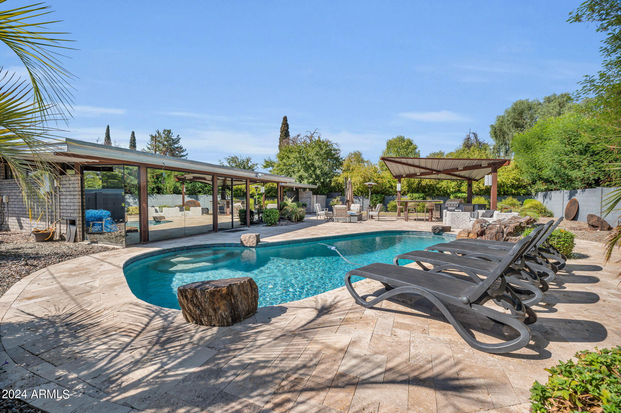 324 W NORTHERN Avenue