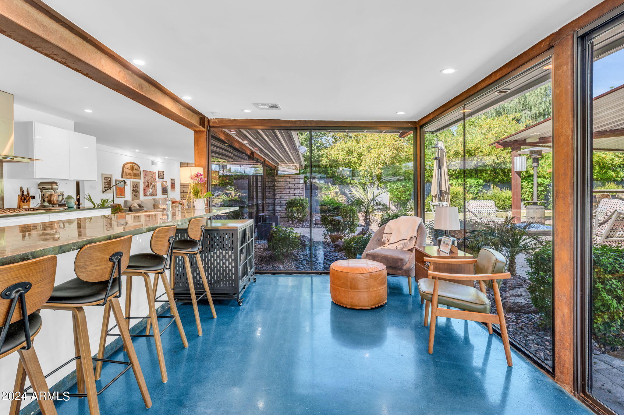 324 W NORTHERN Avenue