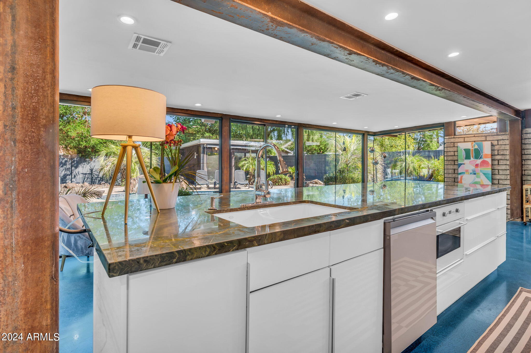 324 W NORTHERN Avenue