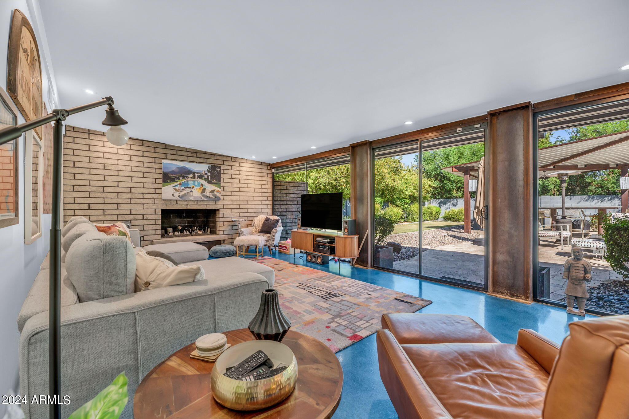 324 W NORTHERN Avenue