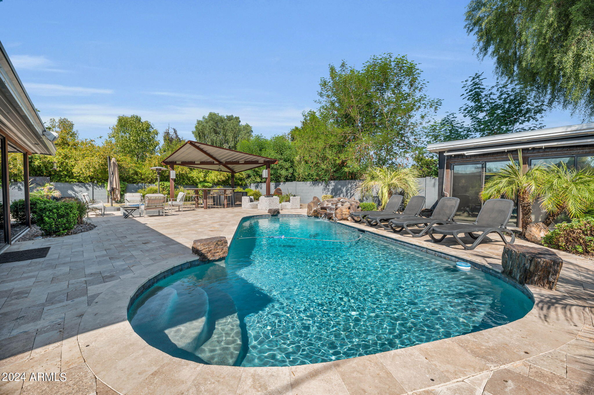 324 W NORTHERN Avenue