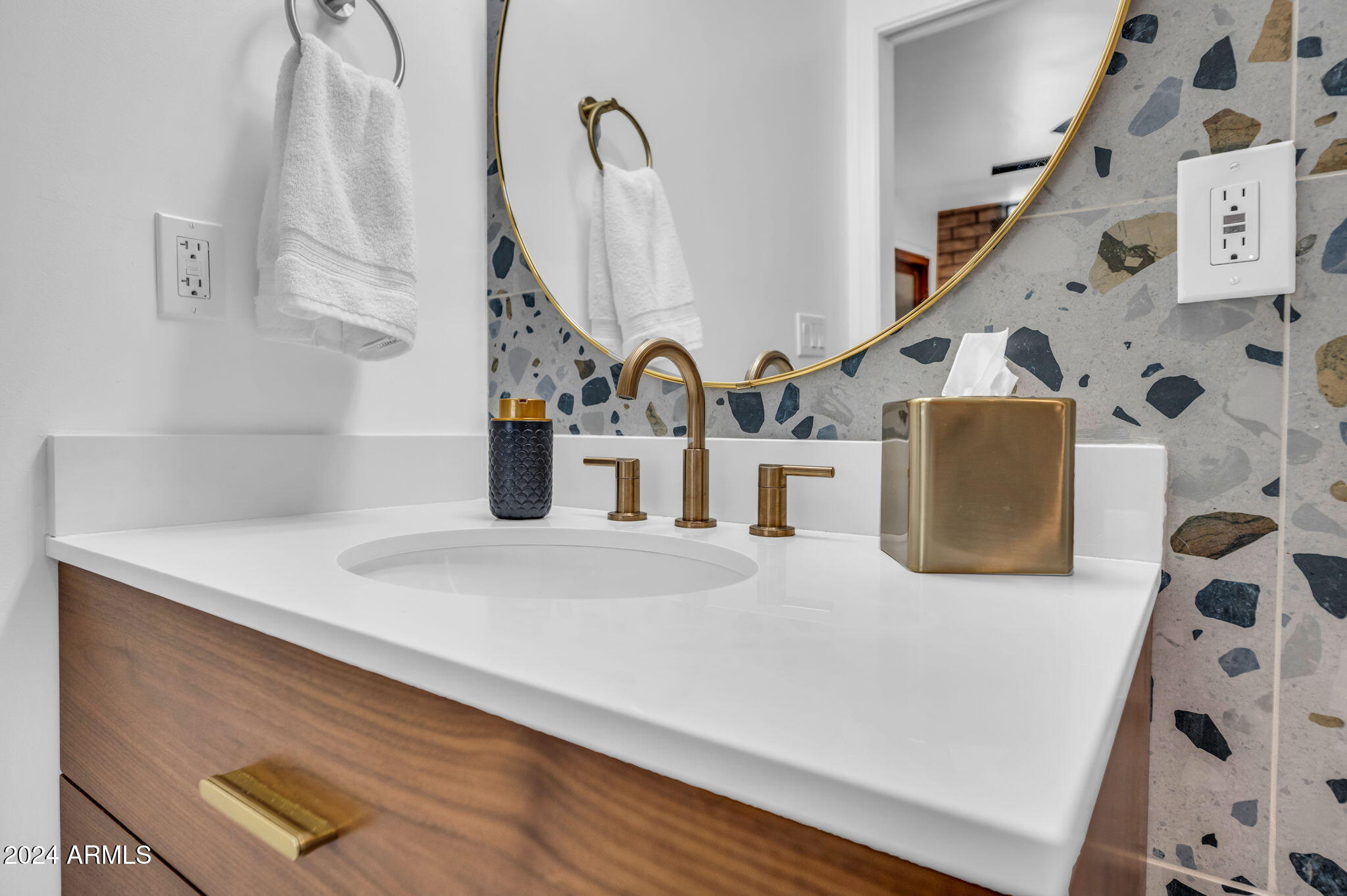 324 W NORTHERN Avenue