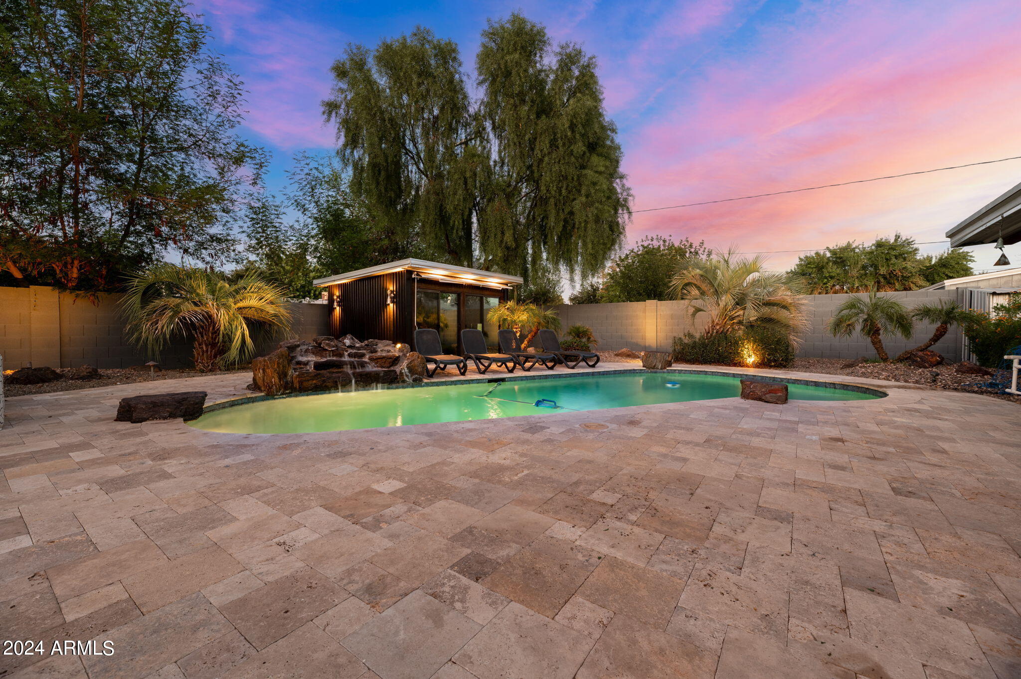 324 W NORTHERN Avenue