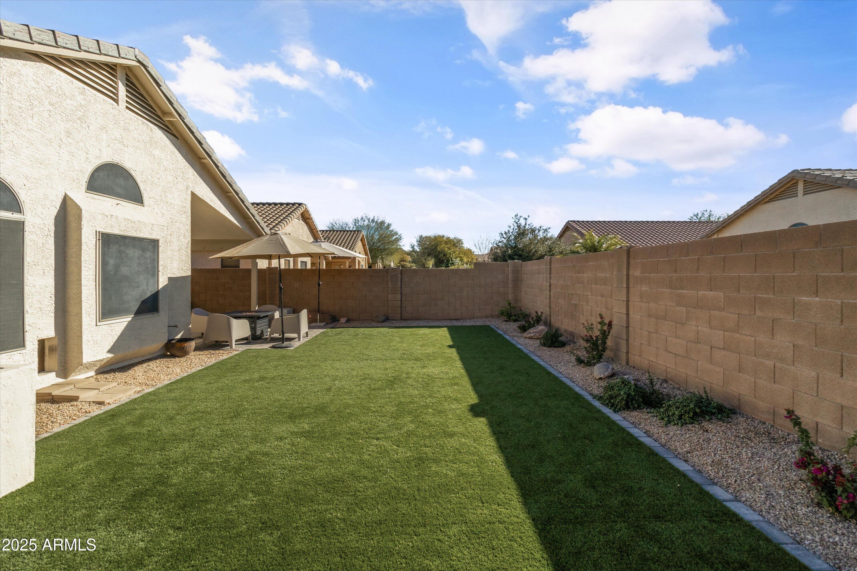 2329 W OBERLIN Way
