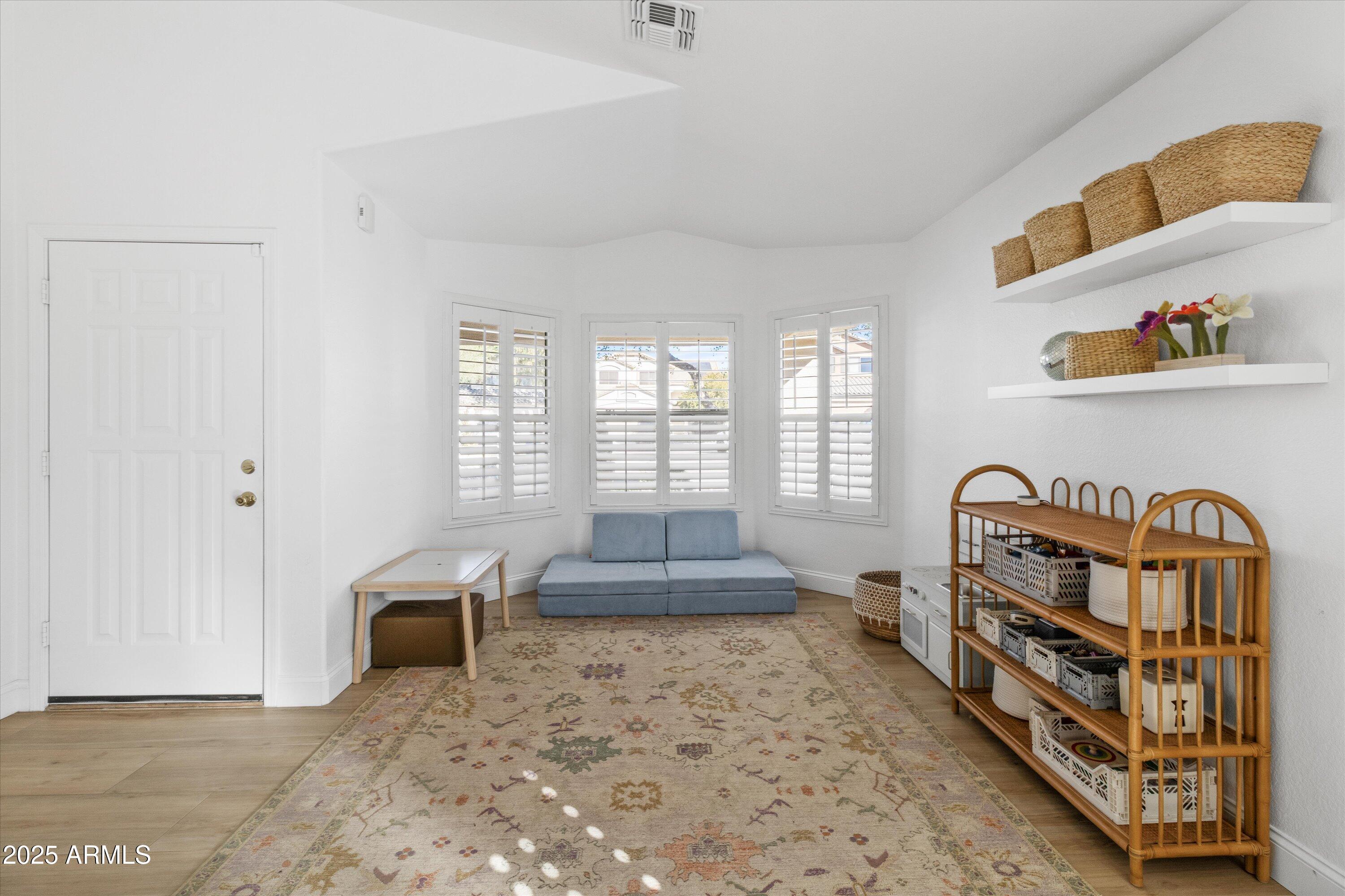 2329 W OBERLIN Way