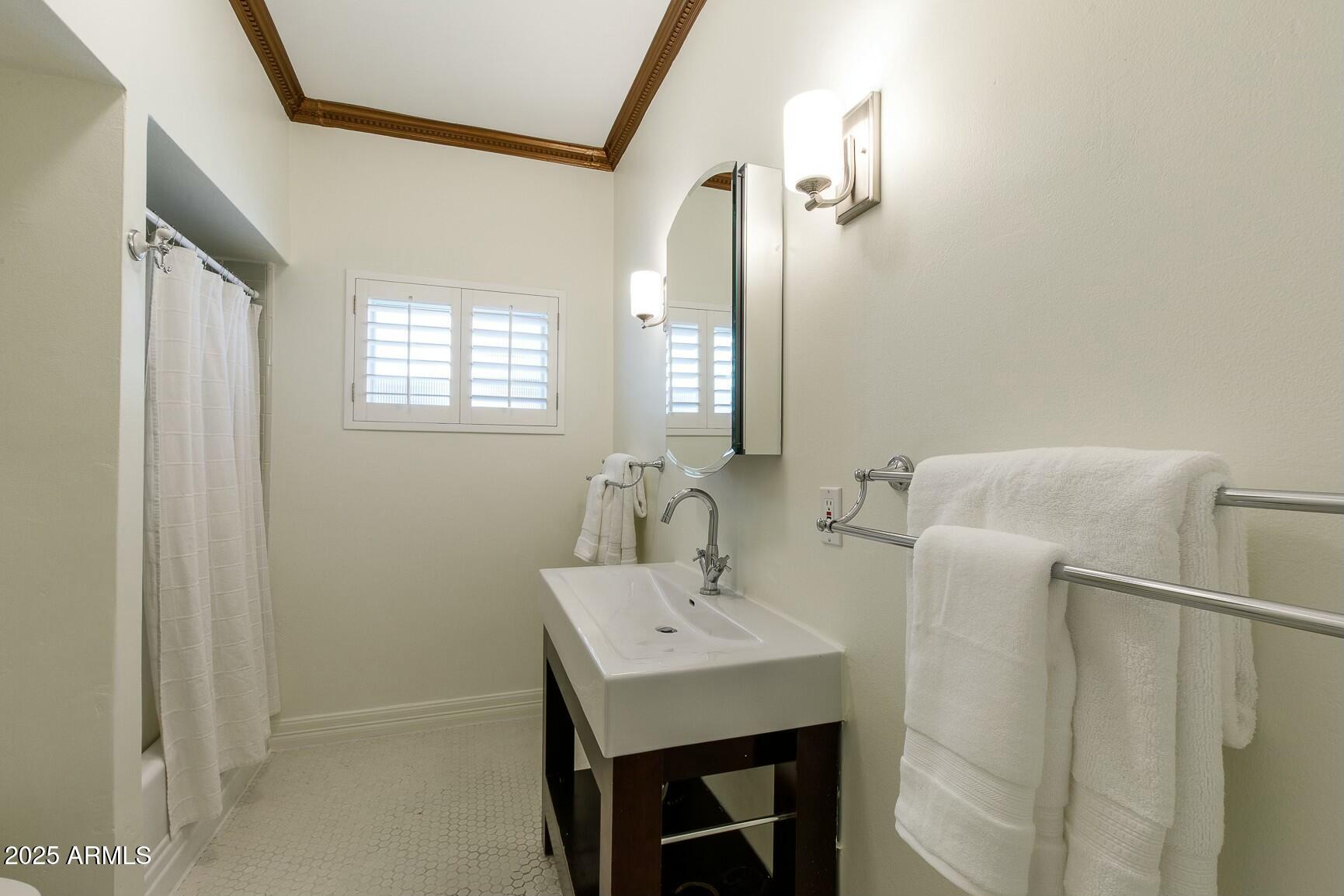 320 W Cypress Street