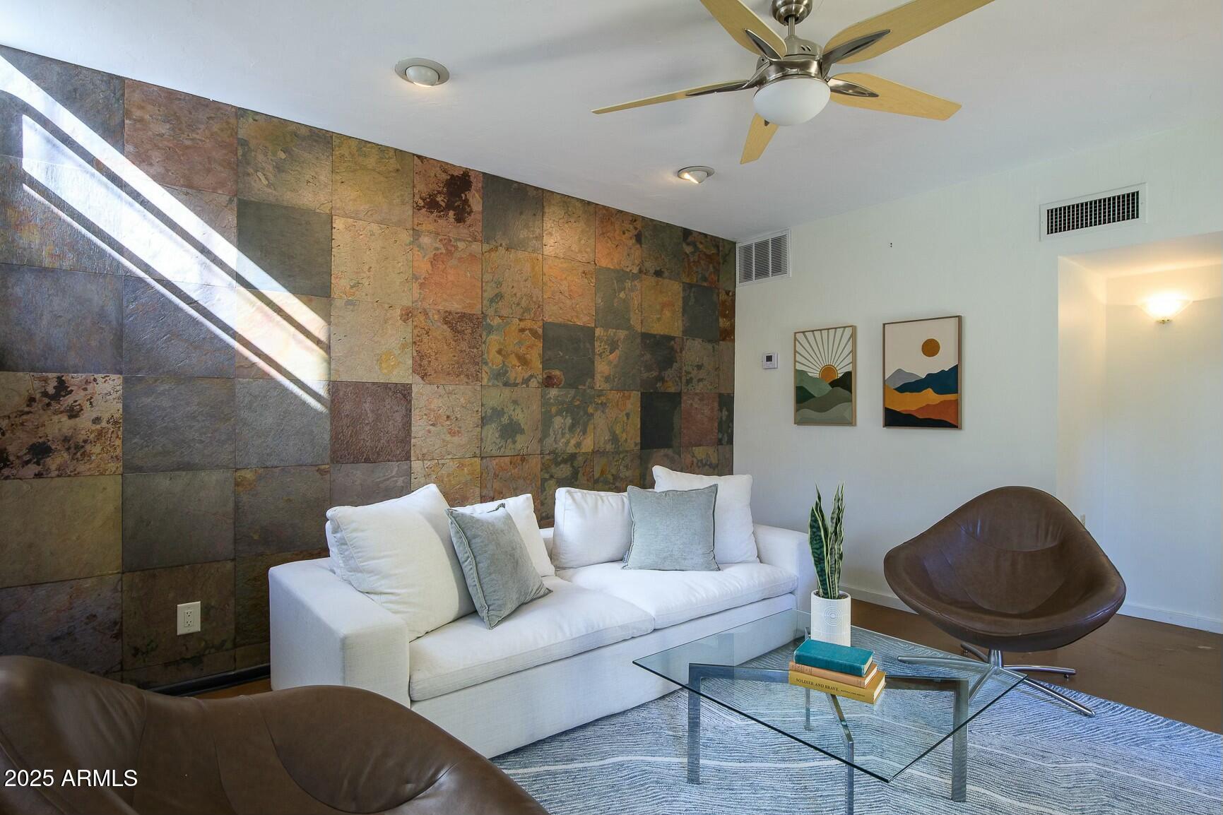 320 W Cypress Street