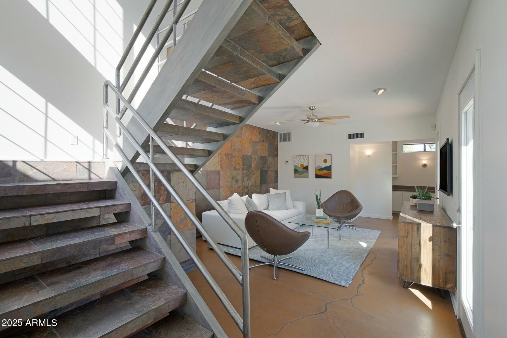 320 W Cypress Street