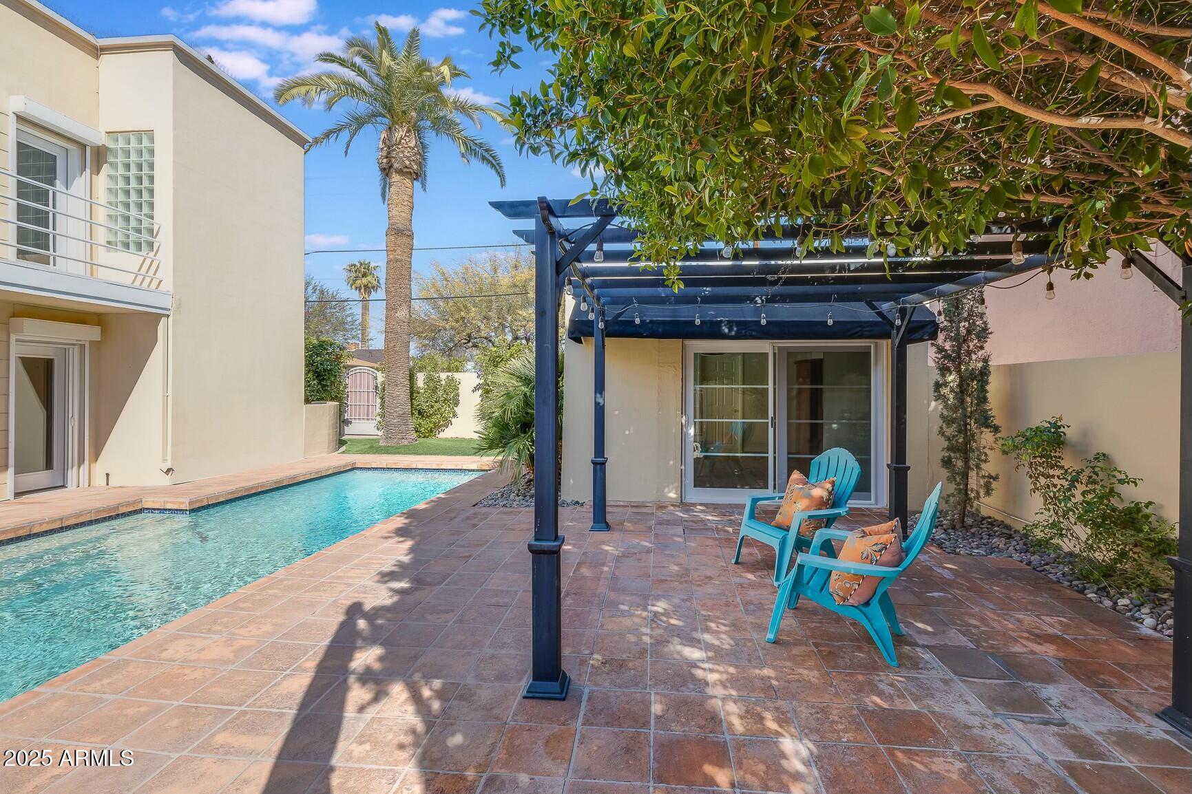 320 W Cypress Street