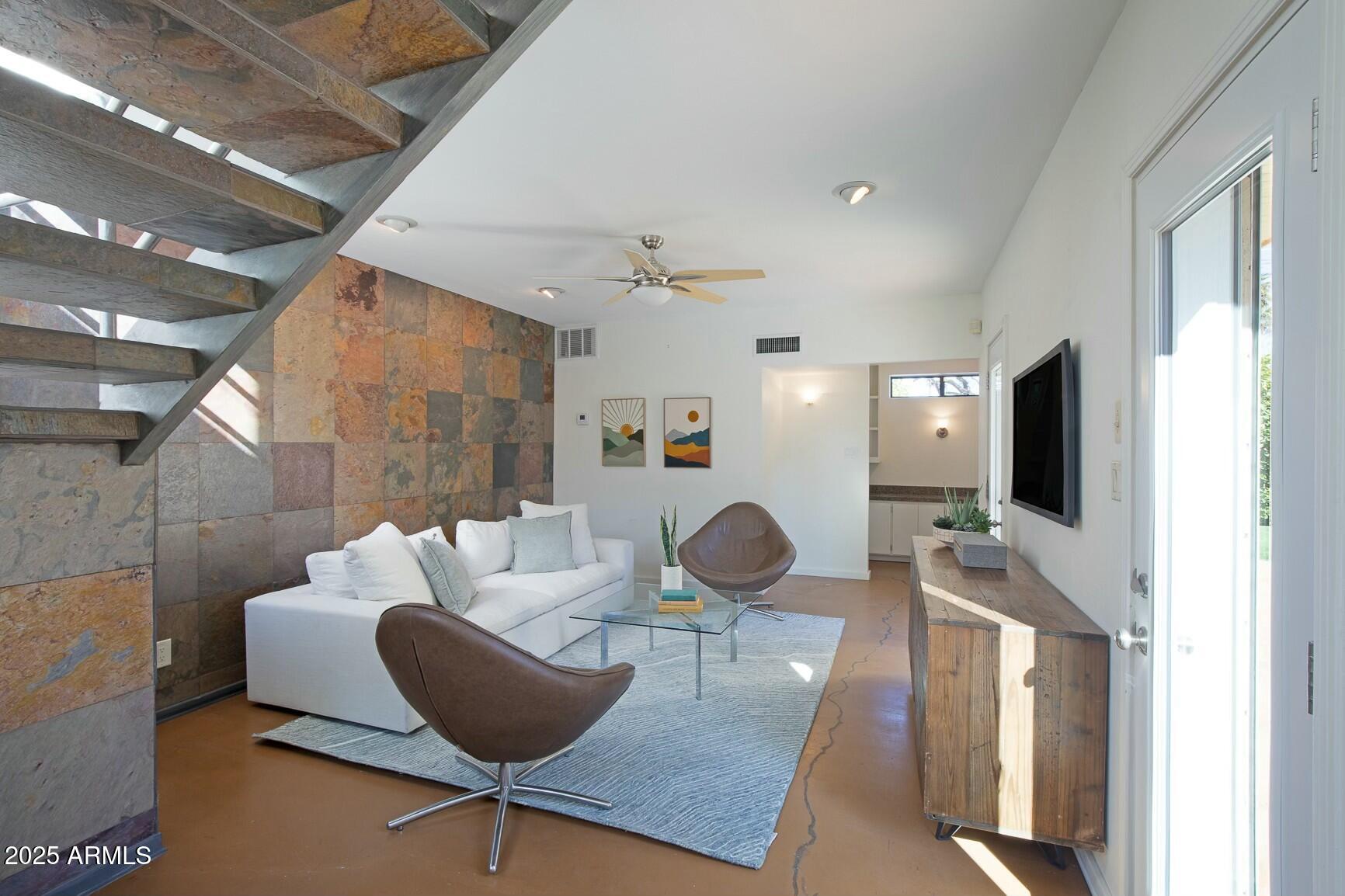 320 W Cypress Street