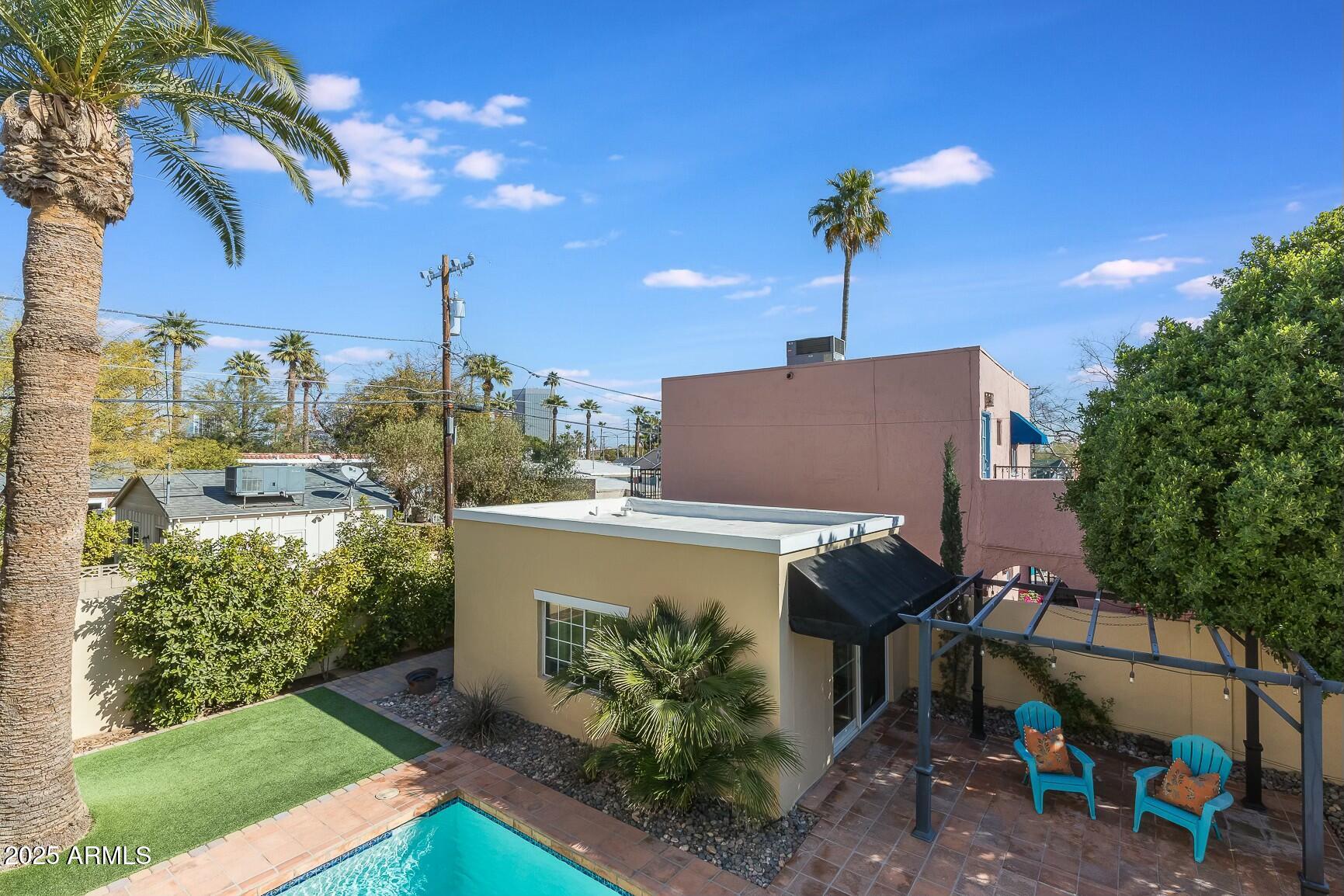 320 W Cypress Street