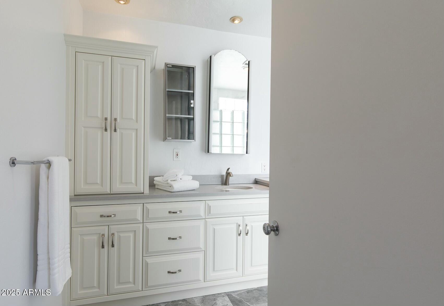 320 W Cypress Street