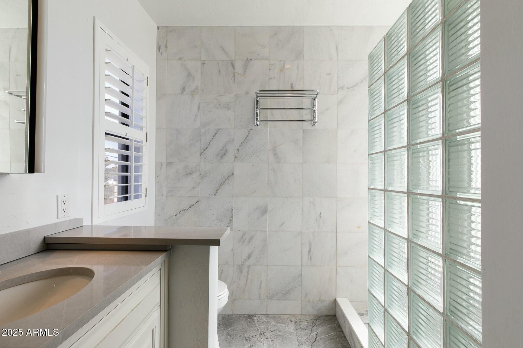 320 W Cypress Street