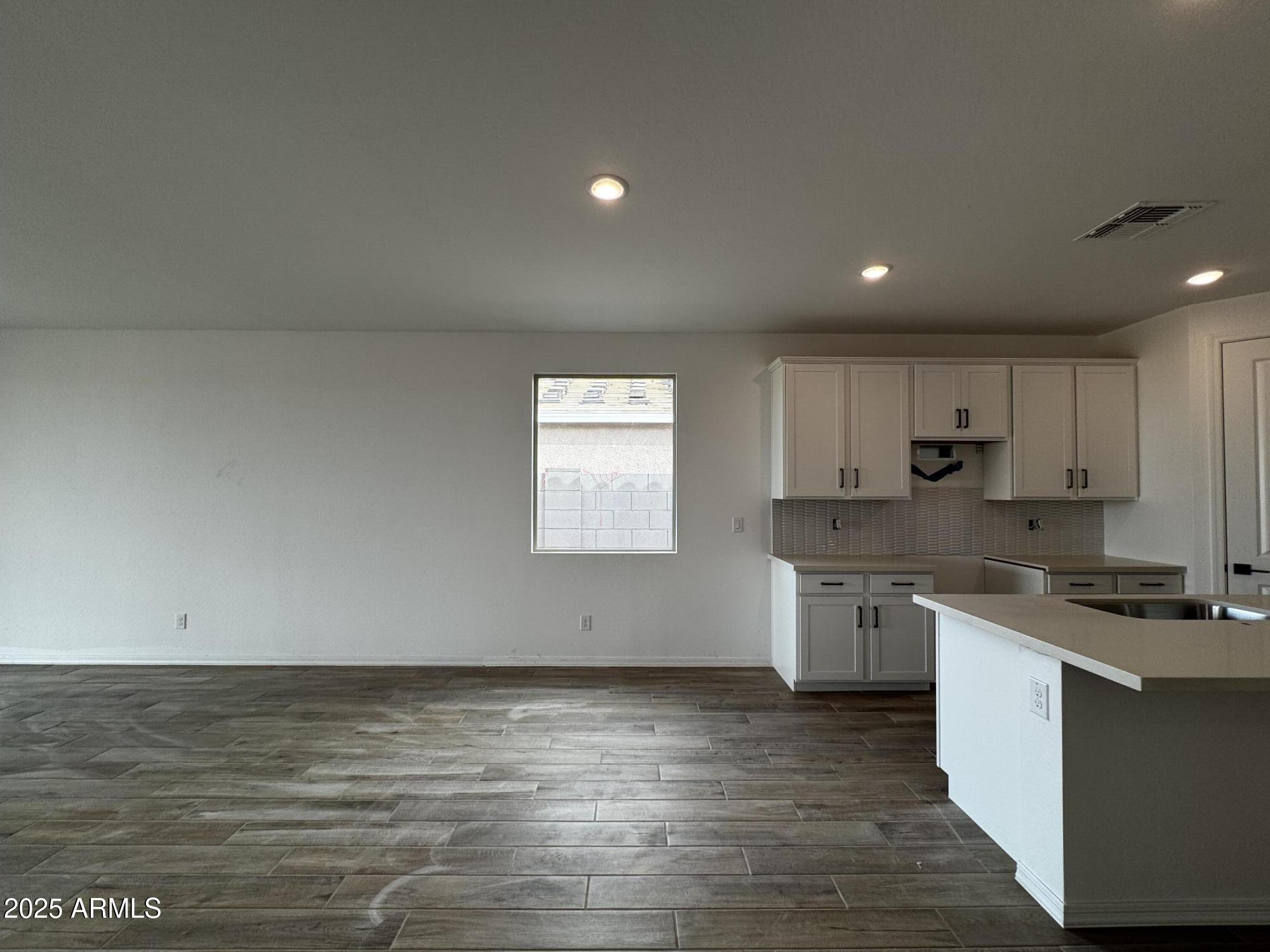 4328 E Bradford Avenue