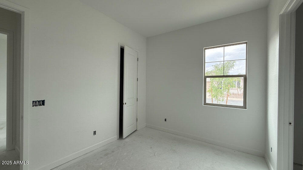 11441 E UTOPIA Avenue