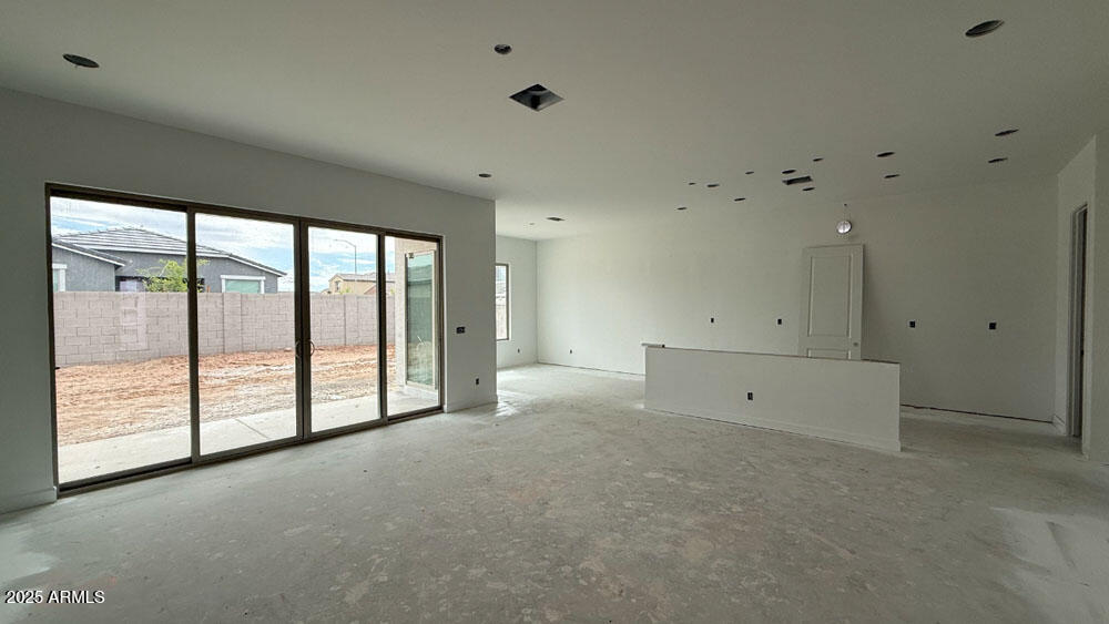 11441 E UTOPIA Avenue