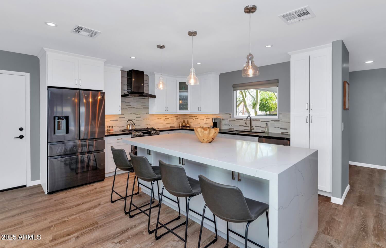 8337 E MINNEZONA Avenue