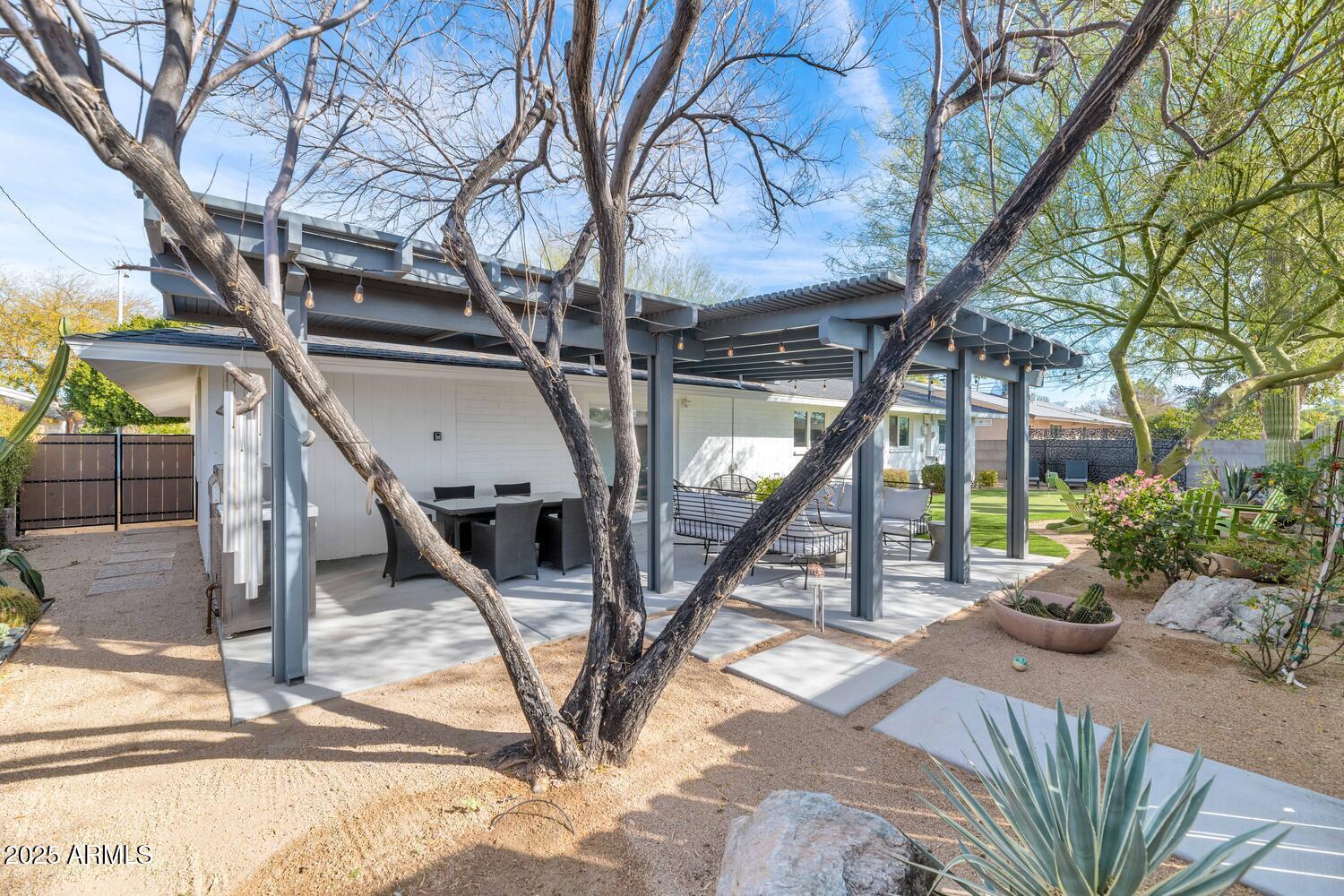 8337 E MINNEZONA Avenue