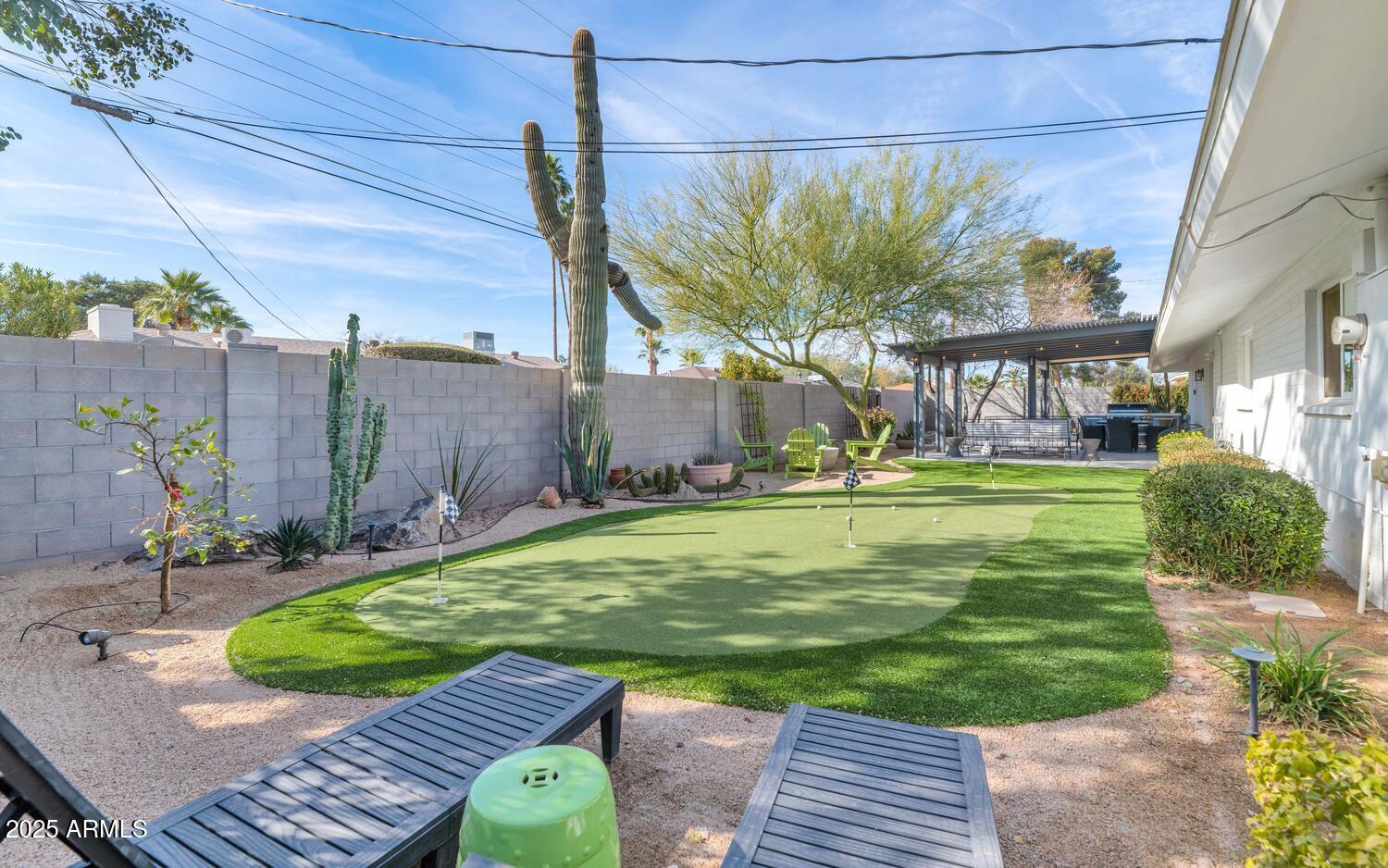 8337 E MINNEZONA Avenue