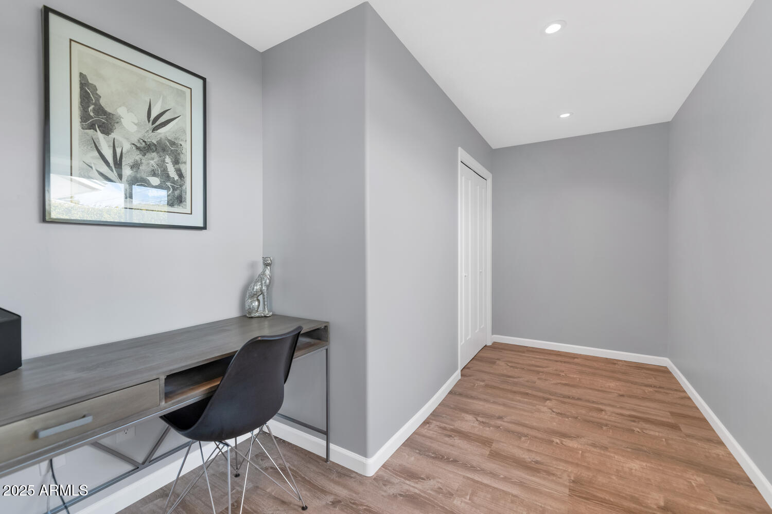 8337 E MINNEZONA Avenue