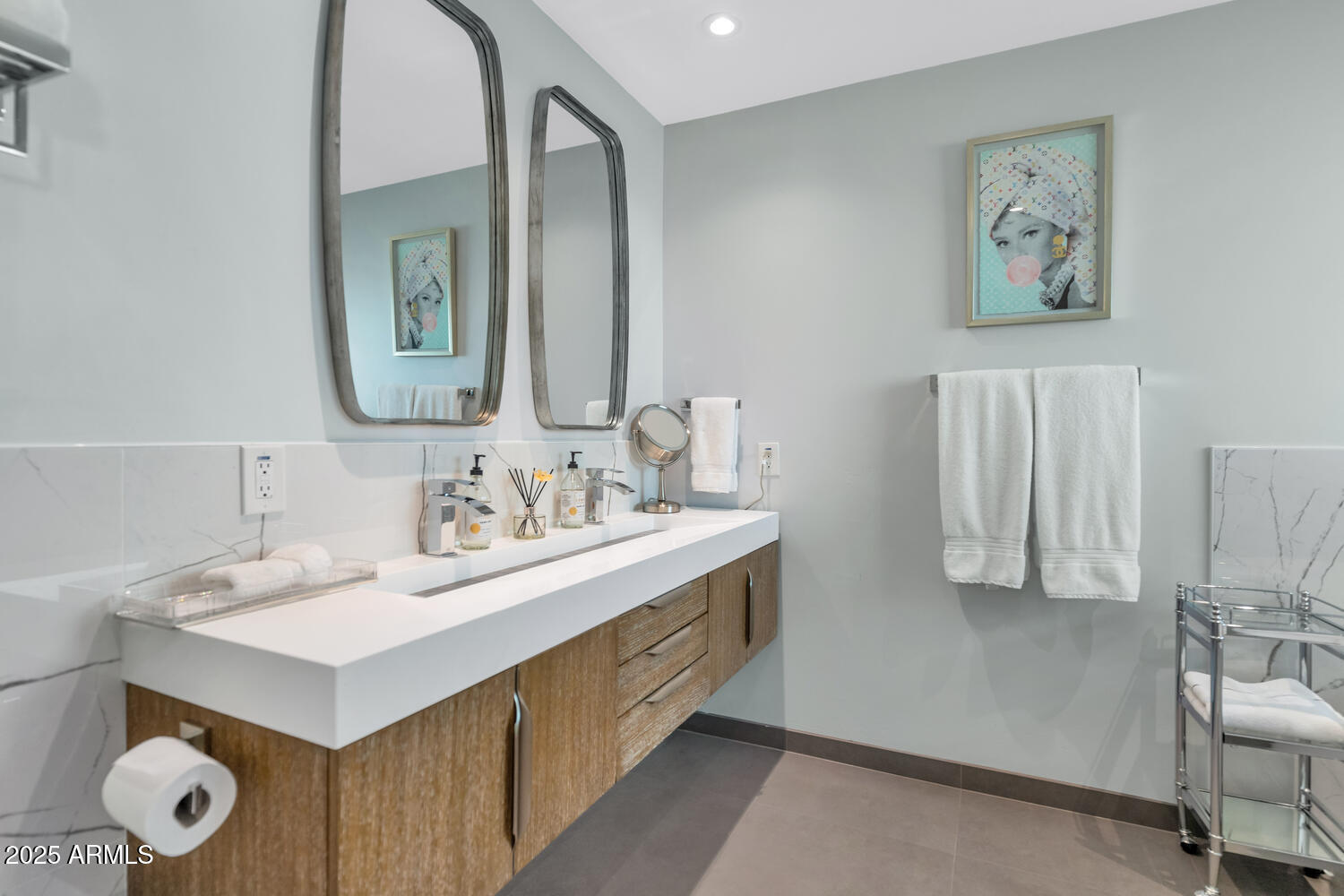 8337 E MINNEZONA Avenue