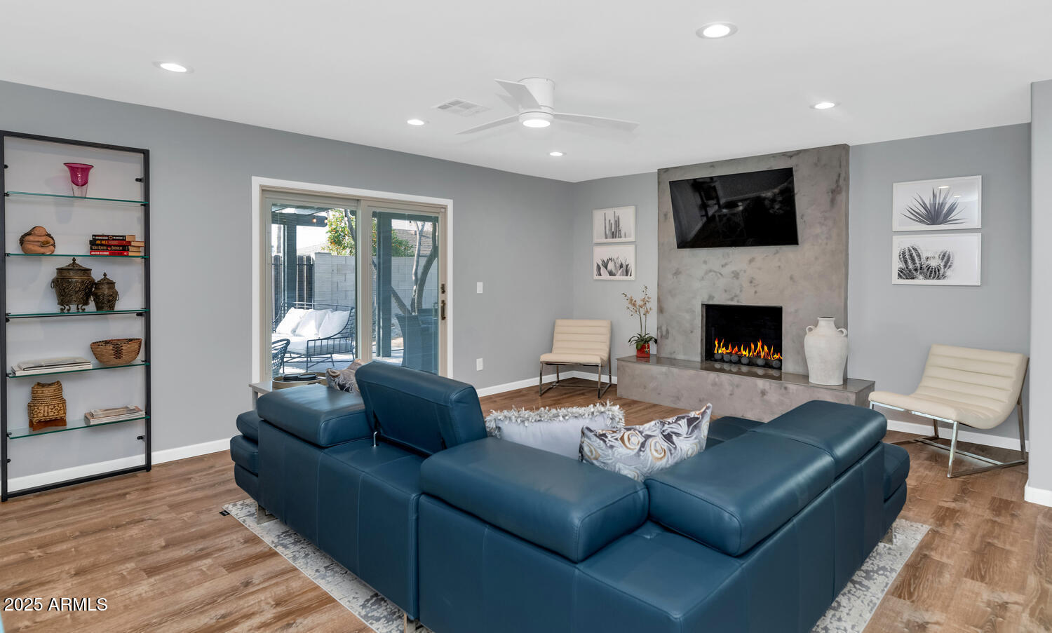 8337 E MINNEZONA Avenue