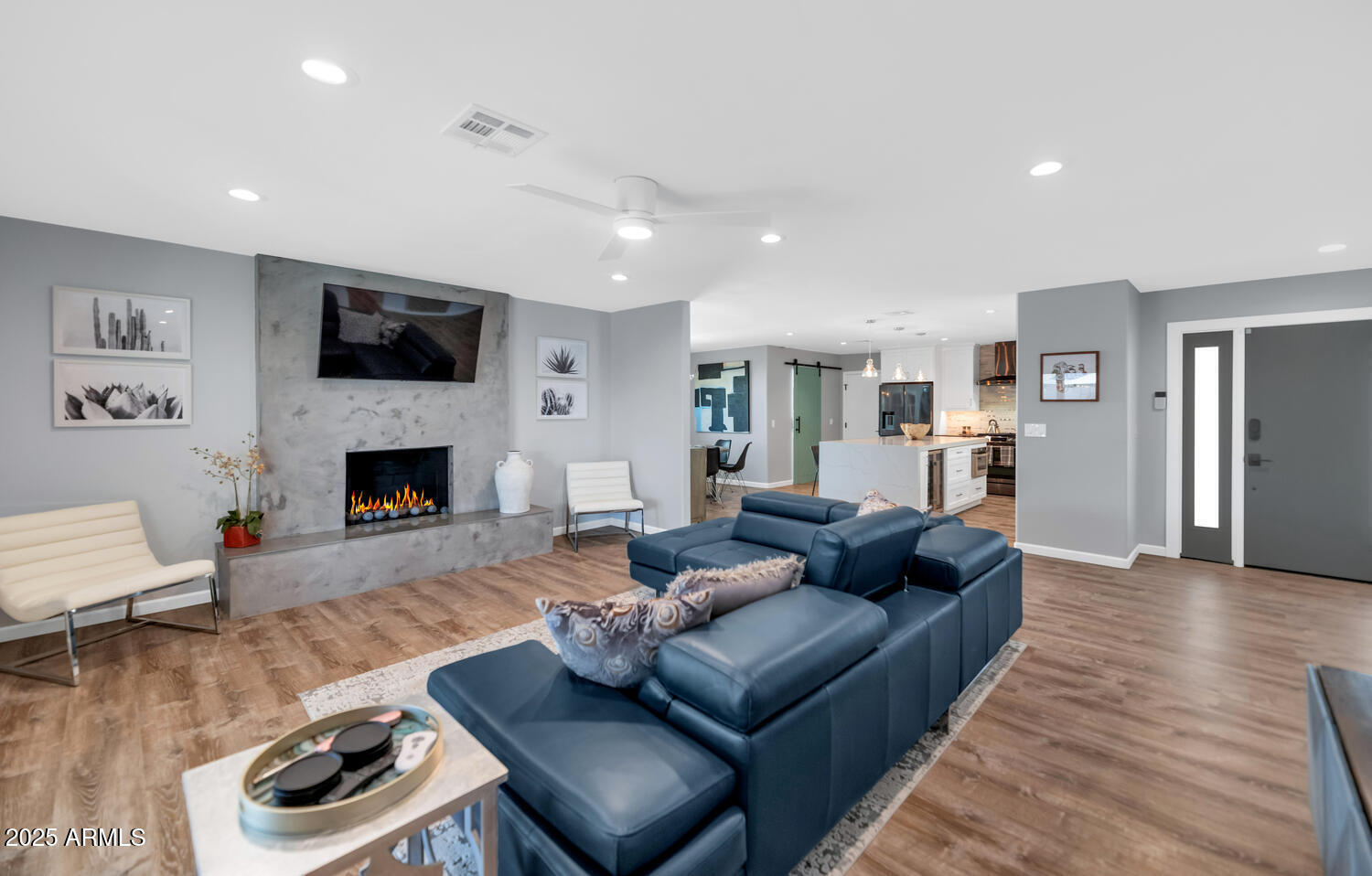 8337 E MINNEZONA Avenue