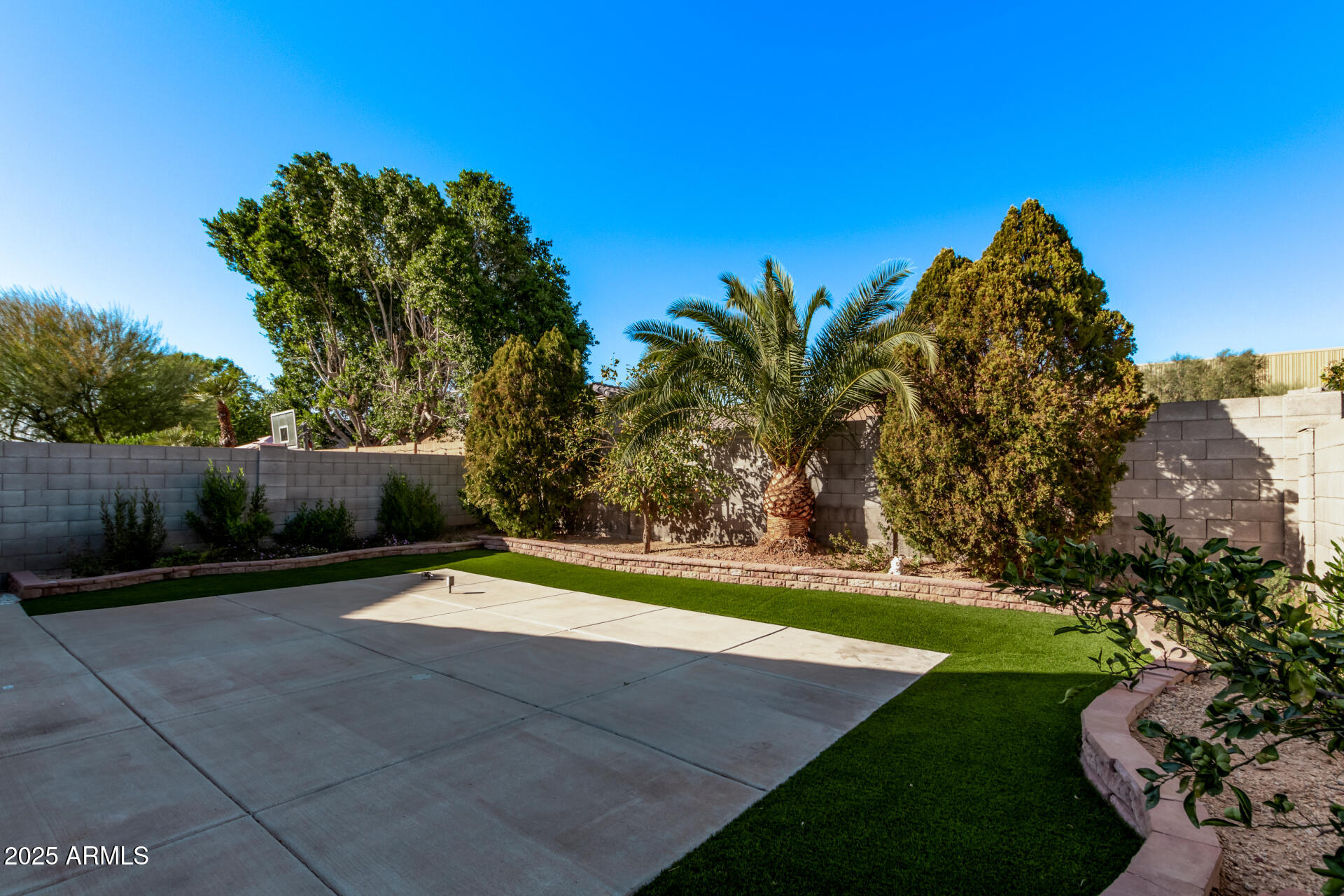 3232 E HONONEGH Drive