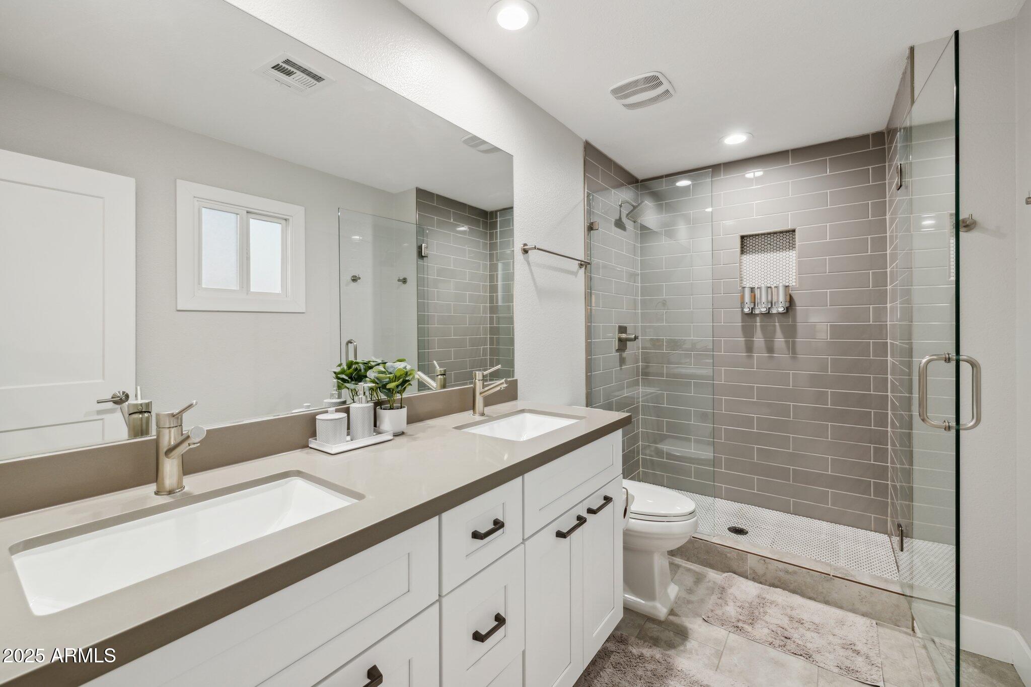 8307 E MONTEBELLO Avenue