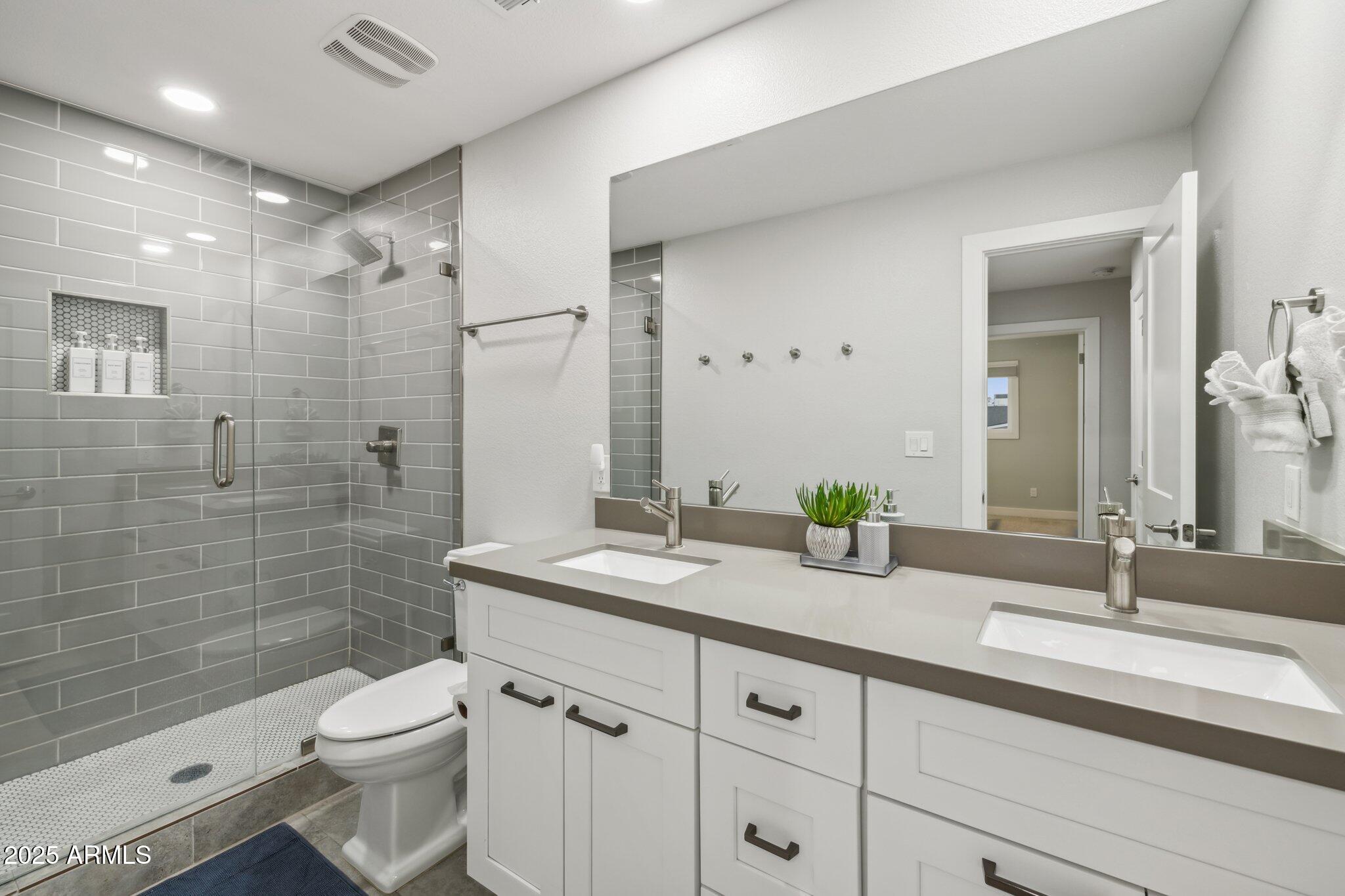 8307 E MONTEBELLO Avenue